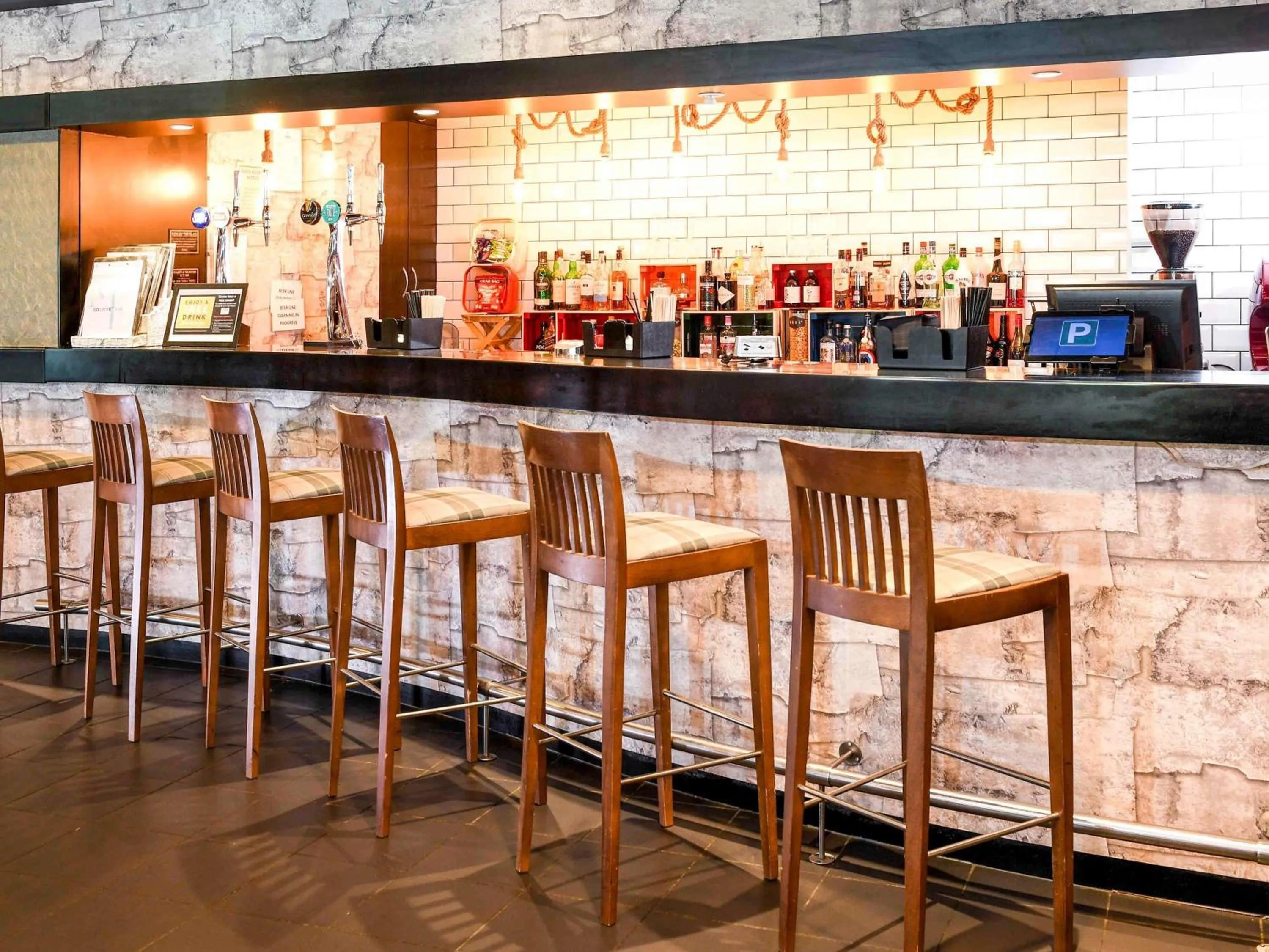 Lounge or bar in Novotel Milton Keynes