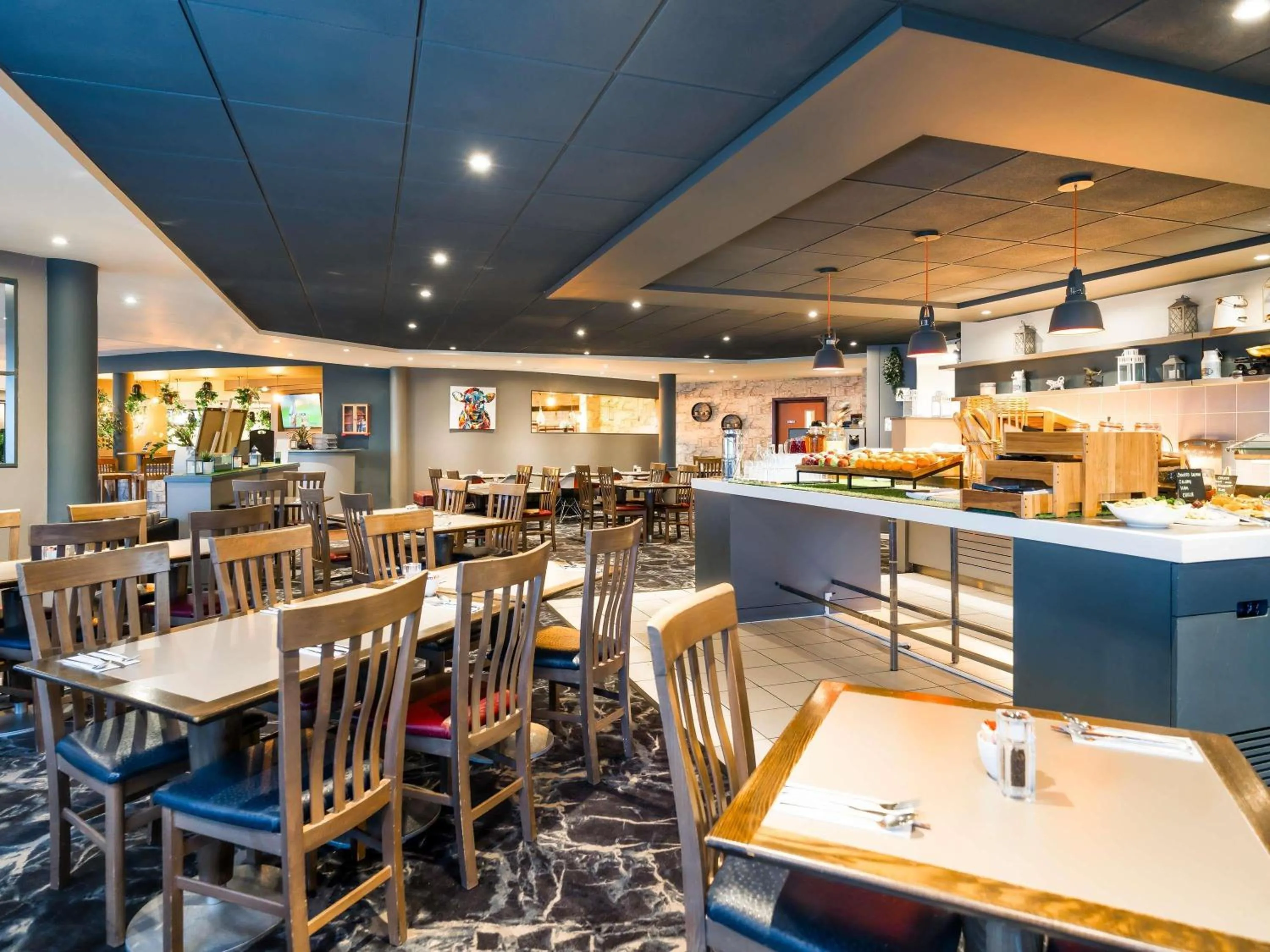 Restaurant/places to eat in Novotel Milton Keynes