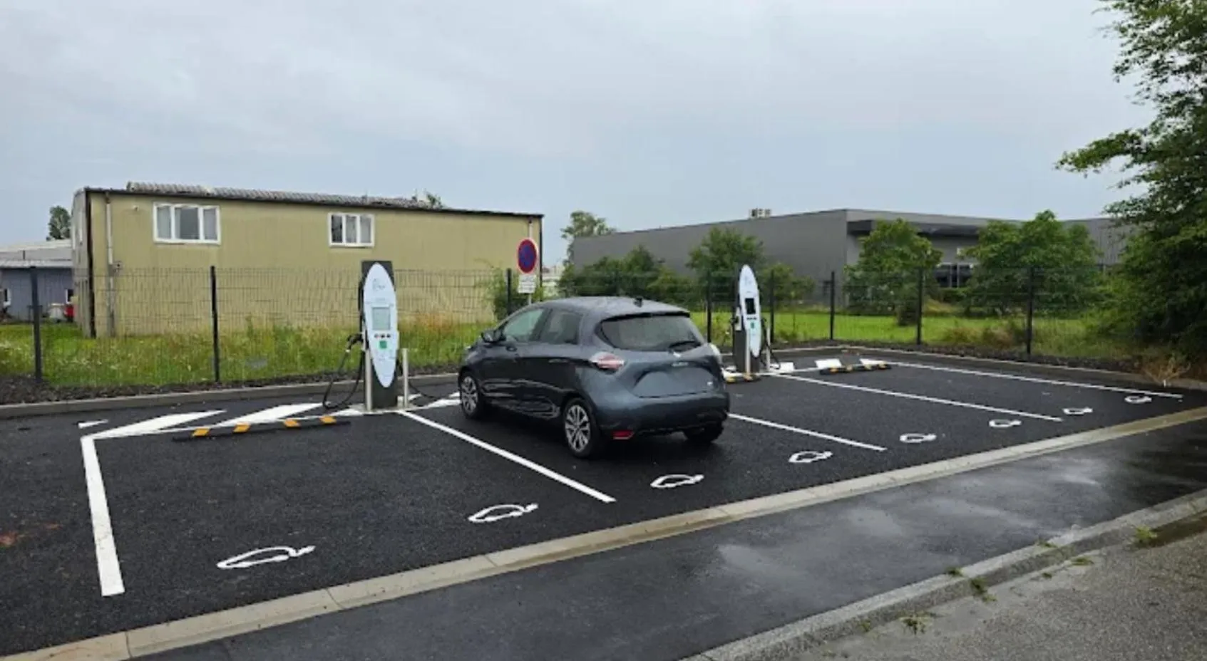 Parking in Contact Hôtel Arc-En-Ciel - Réouverture - Rénové