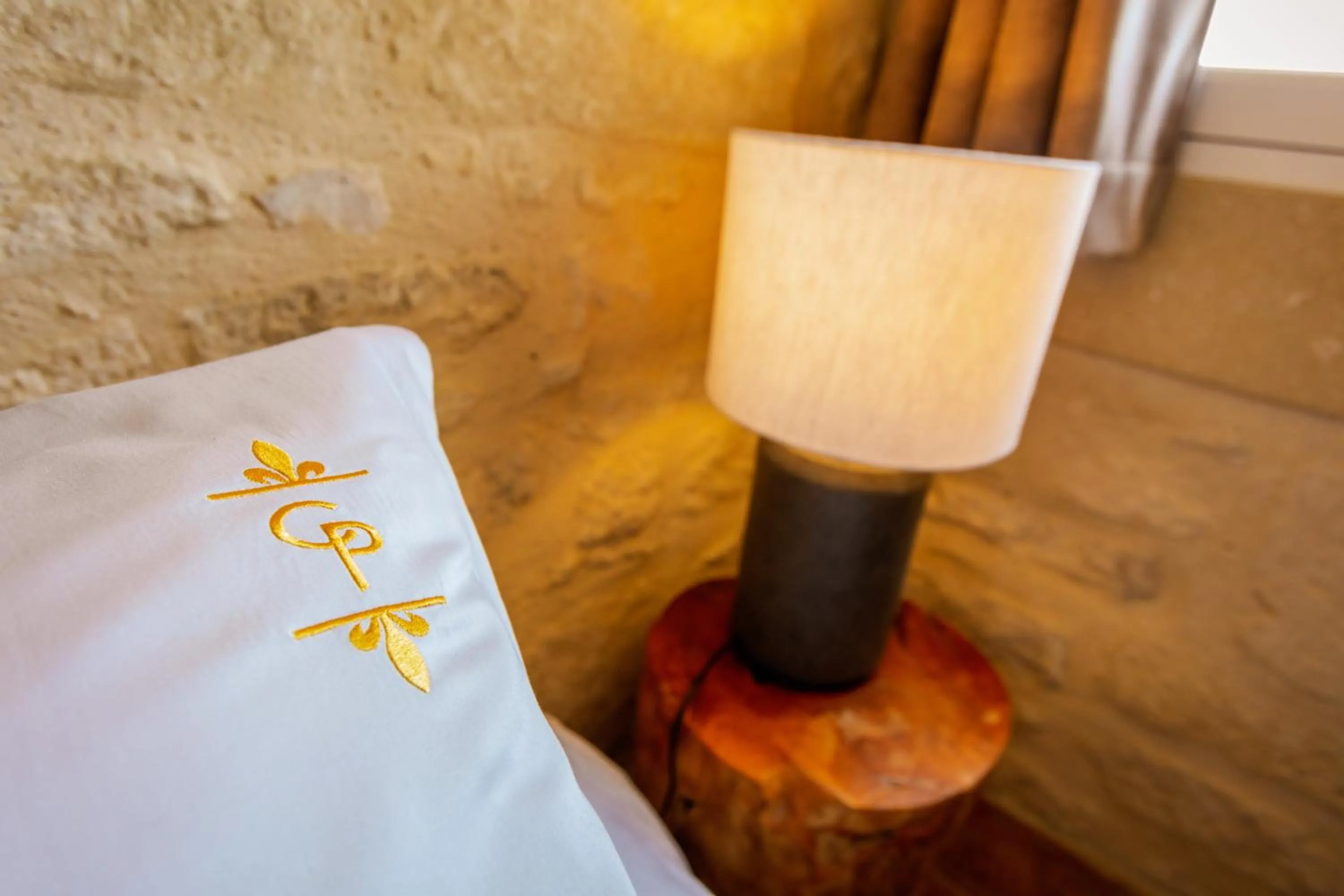 Bedroom, Bed in Château de Pondres