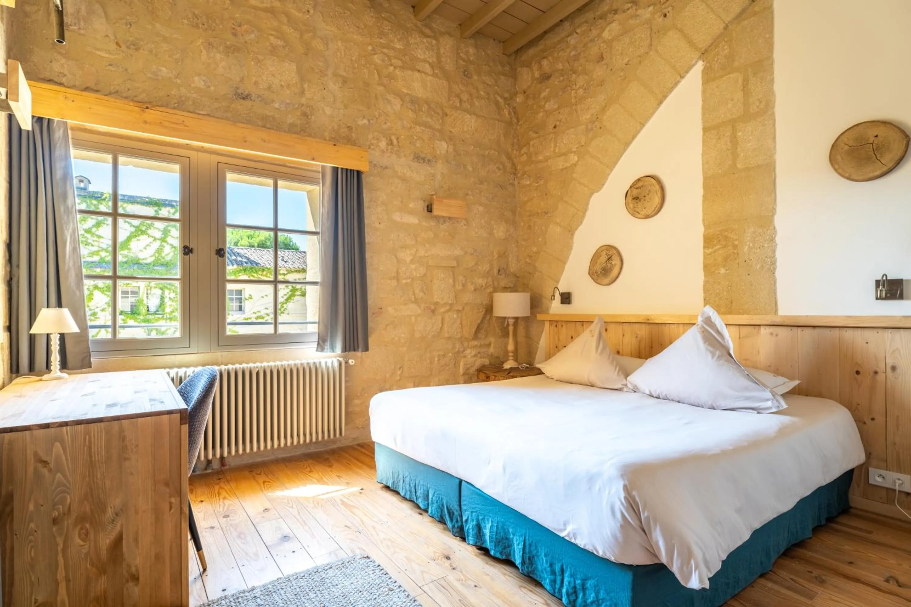 Bedroom, Bed in Château de Pondres