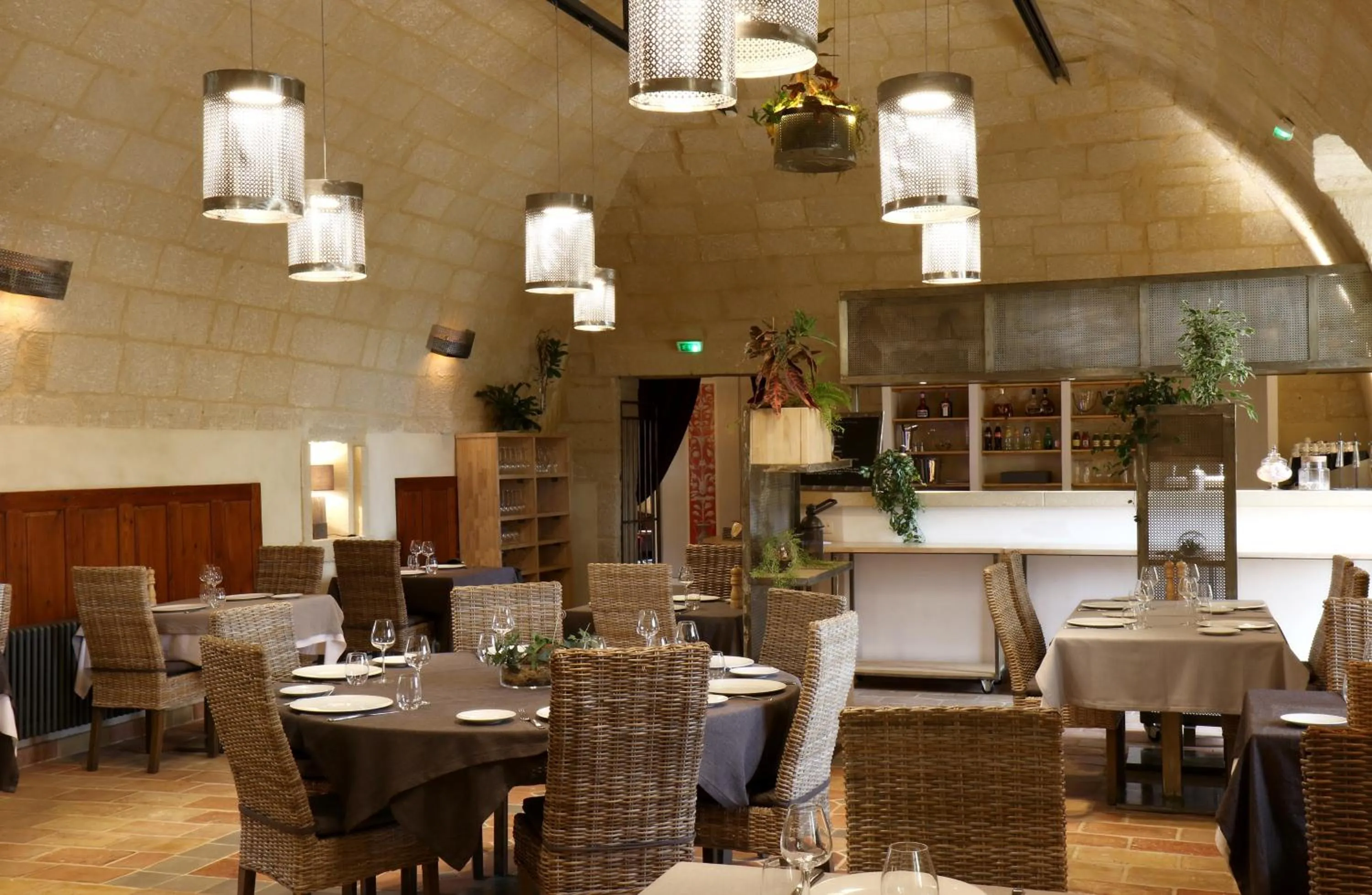 Restaurant/places to eat in Château de Pondres