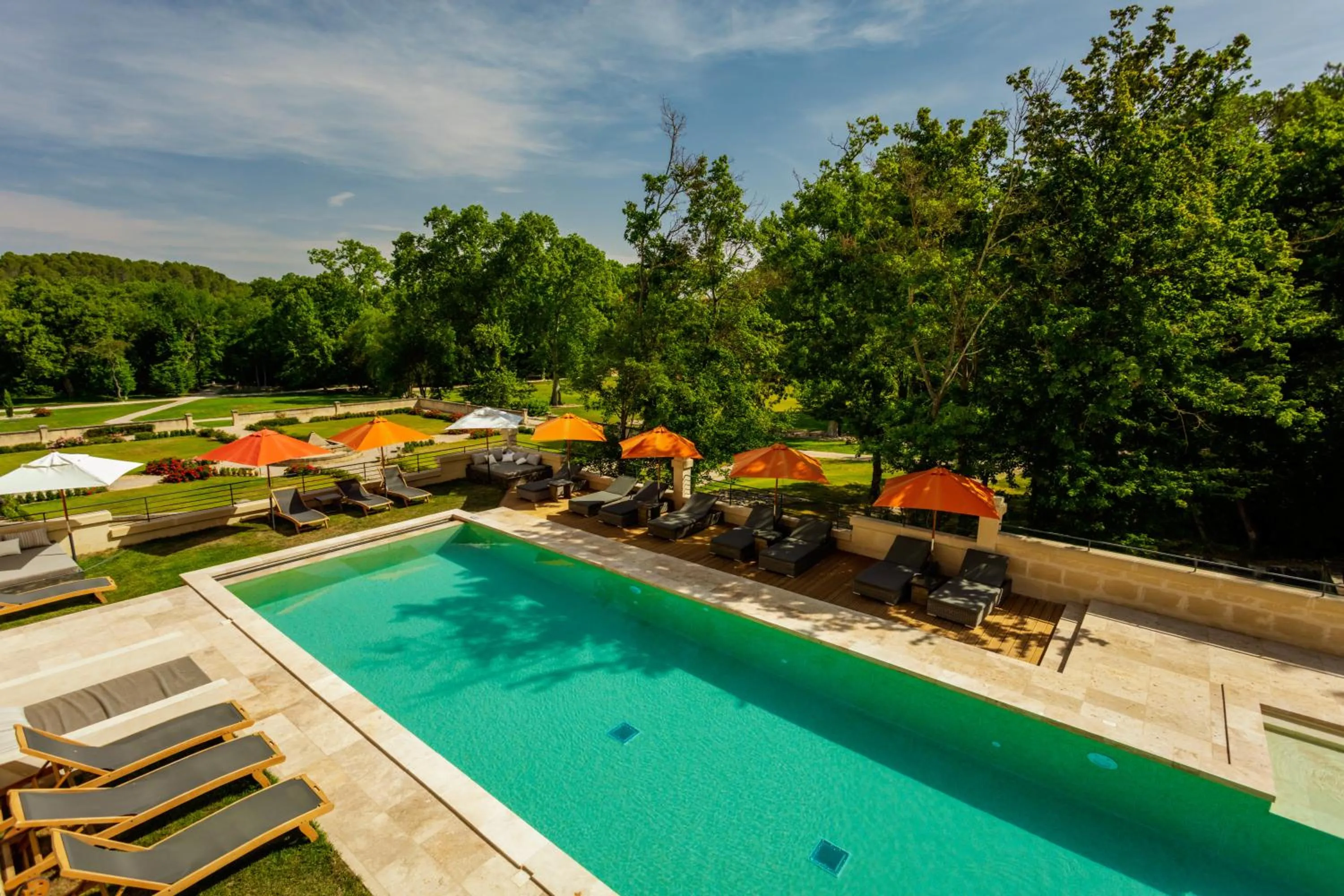 Swimming pool in Château de Pondres