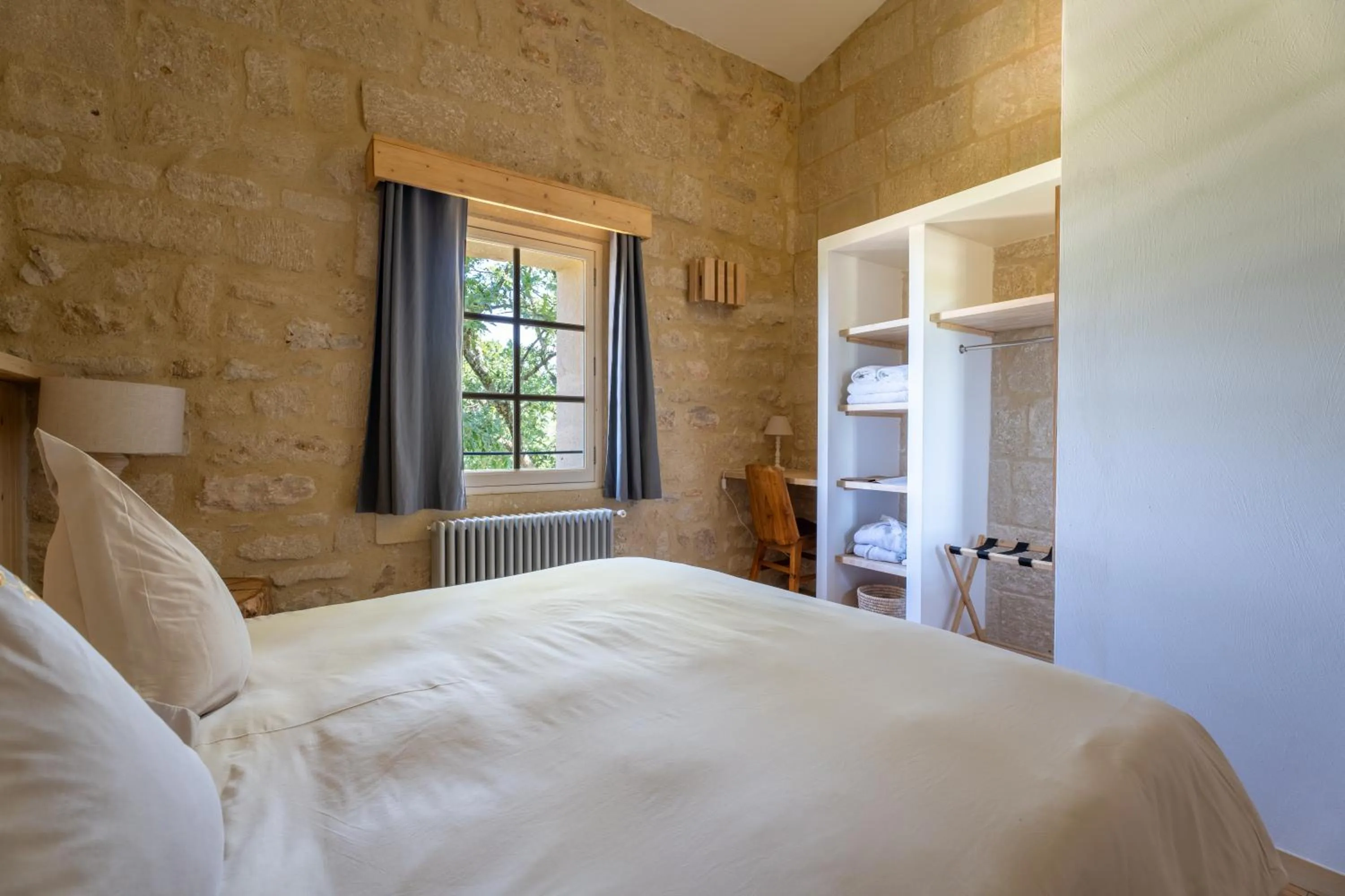 Bedroom, Bed in Château de Pondres