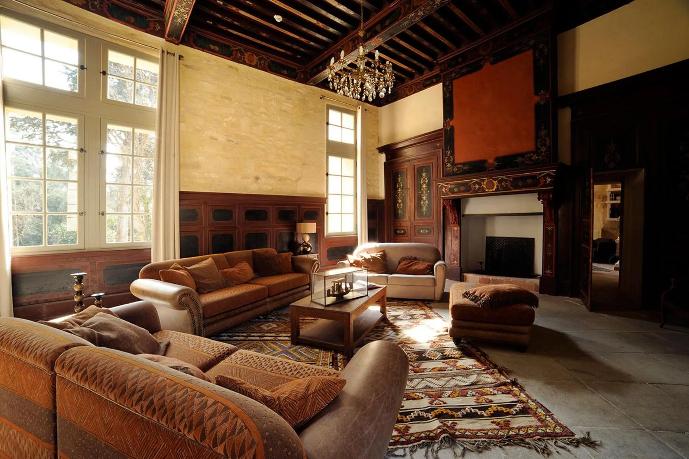 Communal lounge/ TV room in Château de Pondres