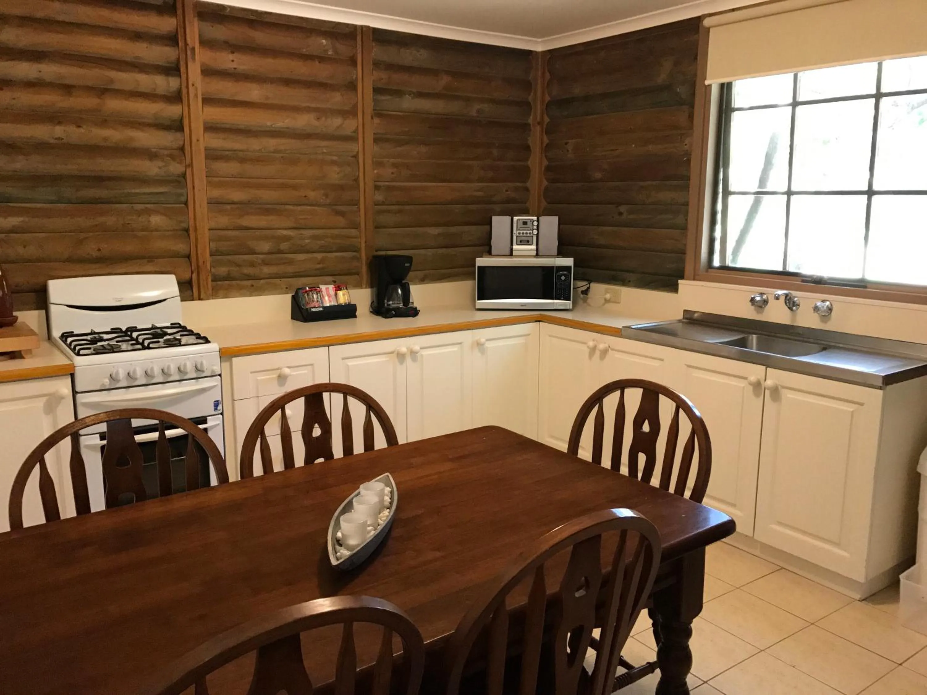 Kitchen or kitchenette in Ti-Tree Village