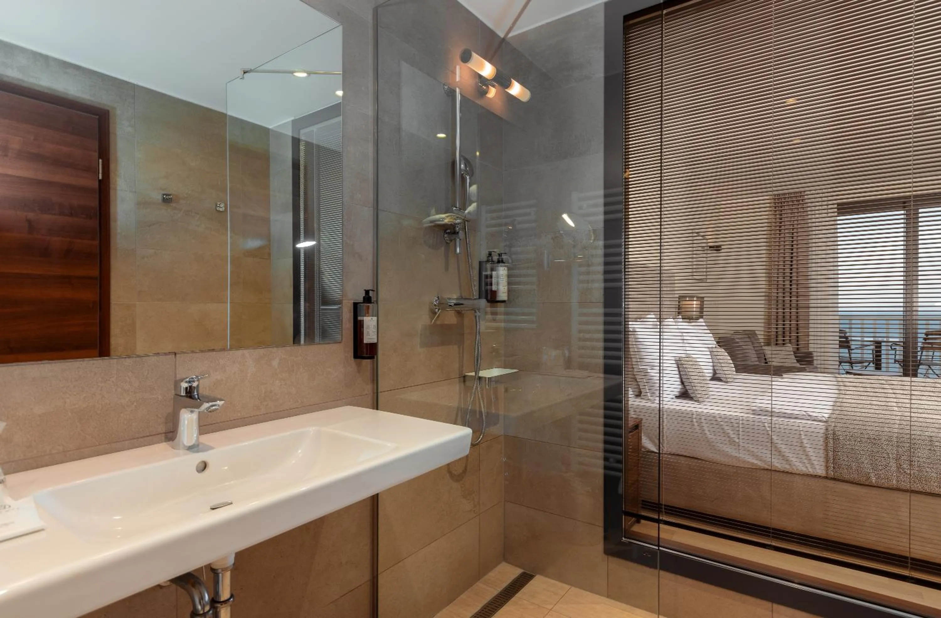 Bathroom, Bed in Hotel Cliff Belvedere