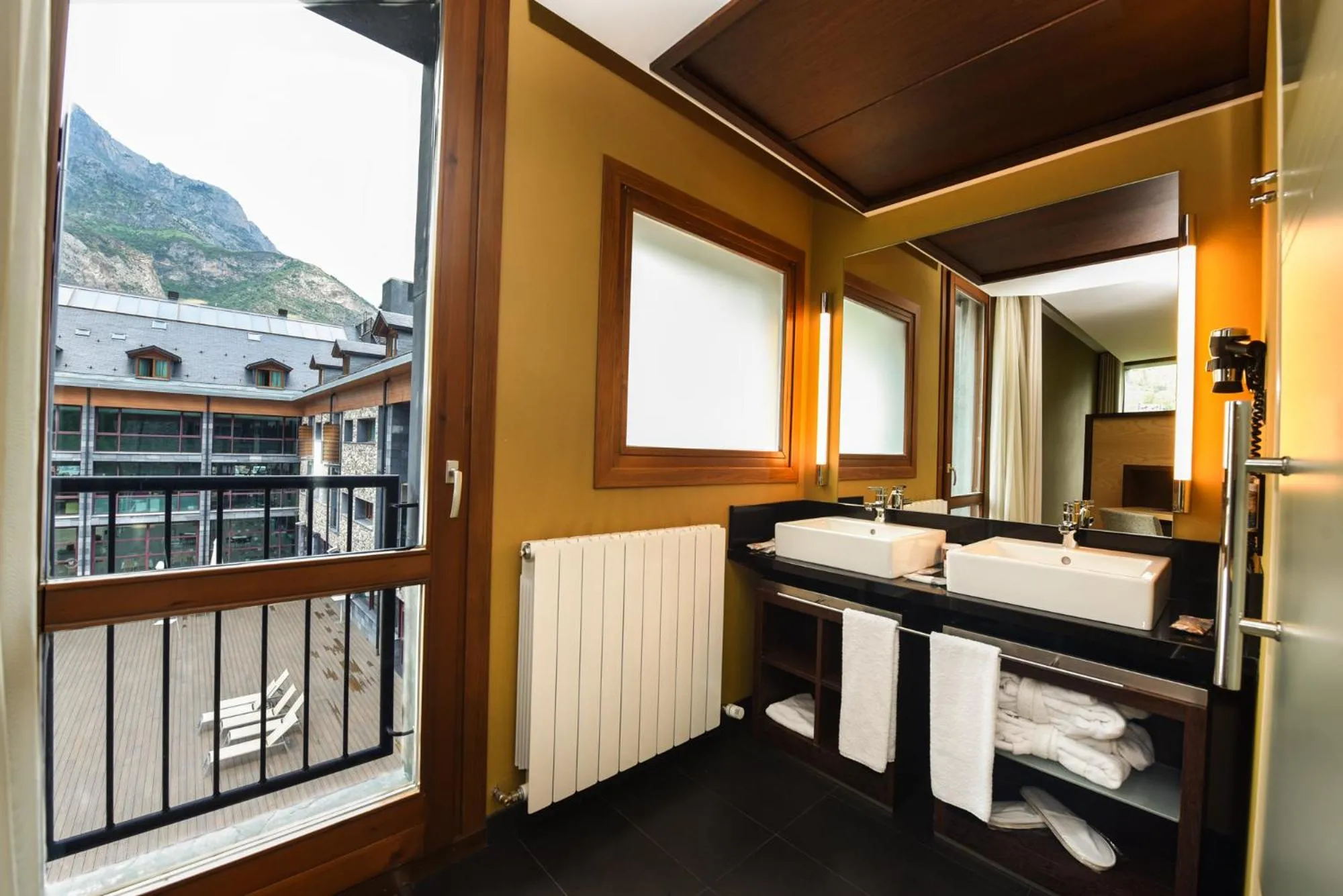 Mountain view in SOMMOS Hotel Aneto