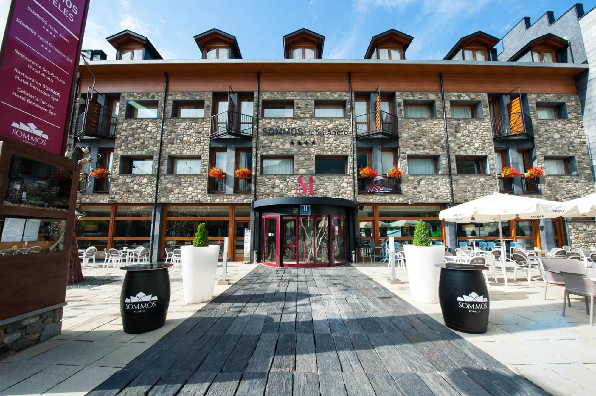 Property building in SOMMOS Hotel Aneto