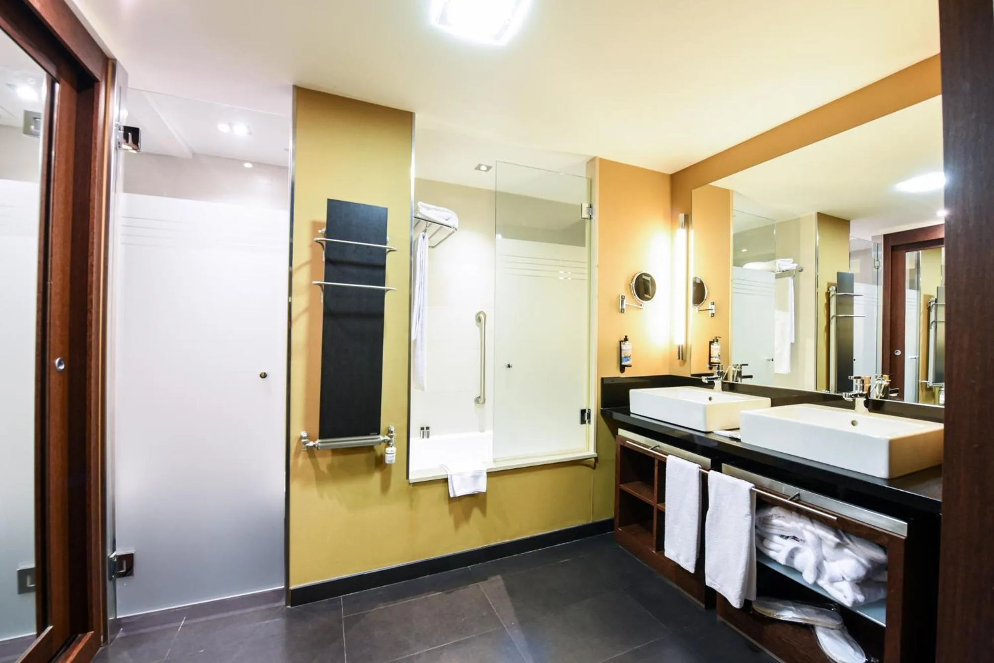 Bathroom in SOMMOS Hotel Aneto