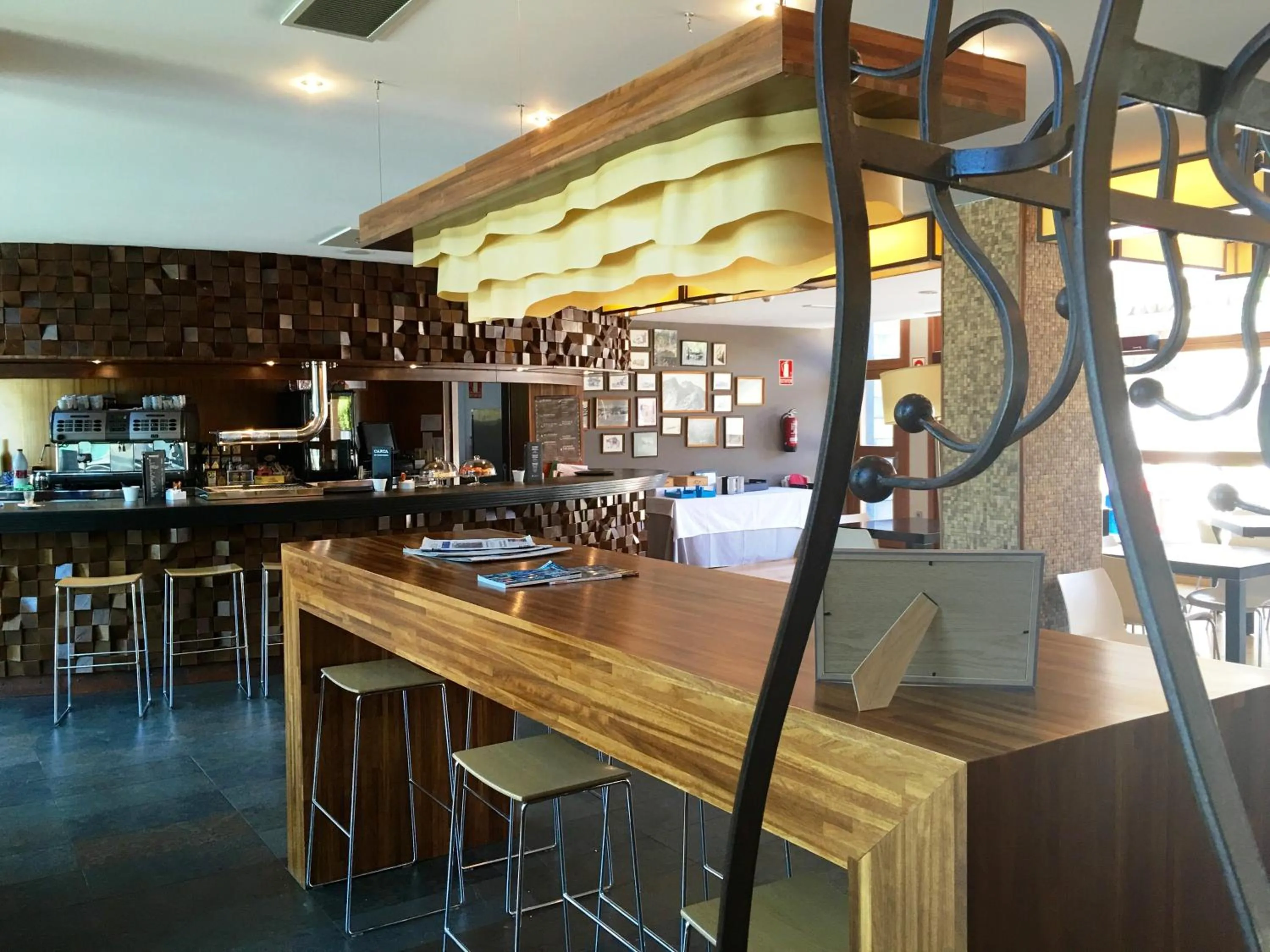 Lounge or bar in SOMMOS Hotel Aneto