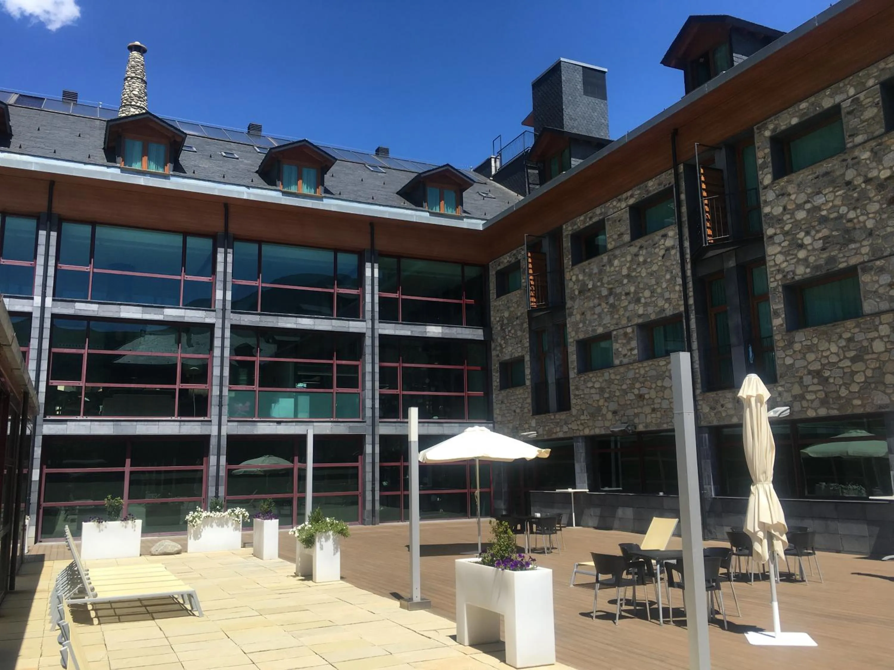 Property building in SOMMOS Hotel Aneto