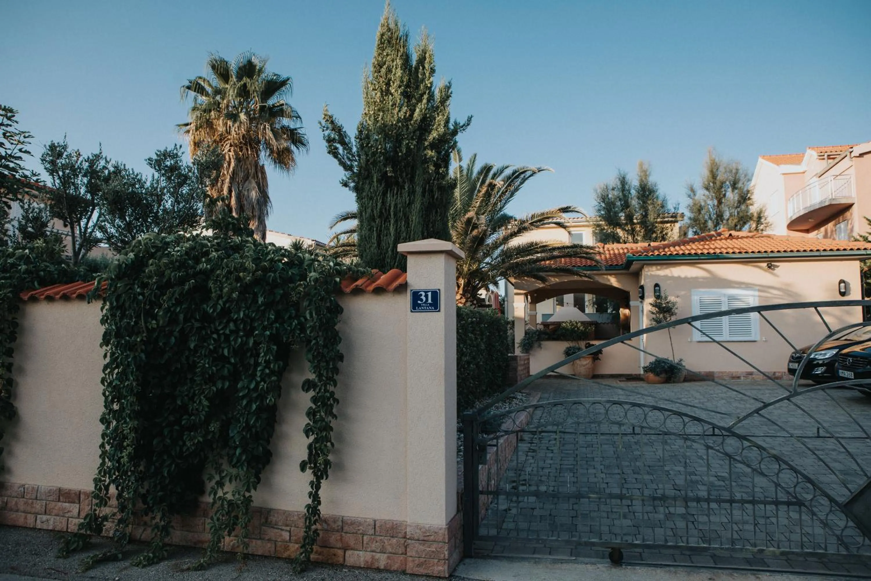 Property building in Villa Lantana