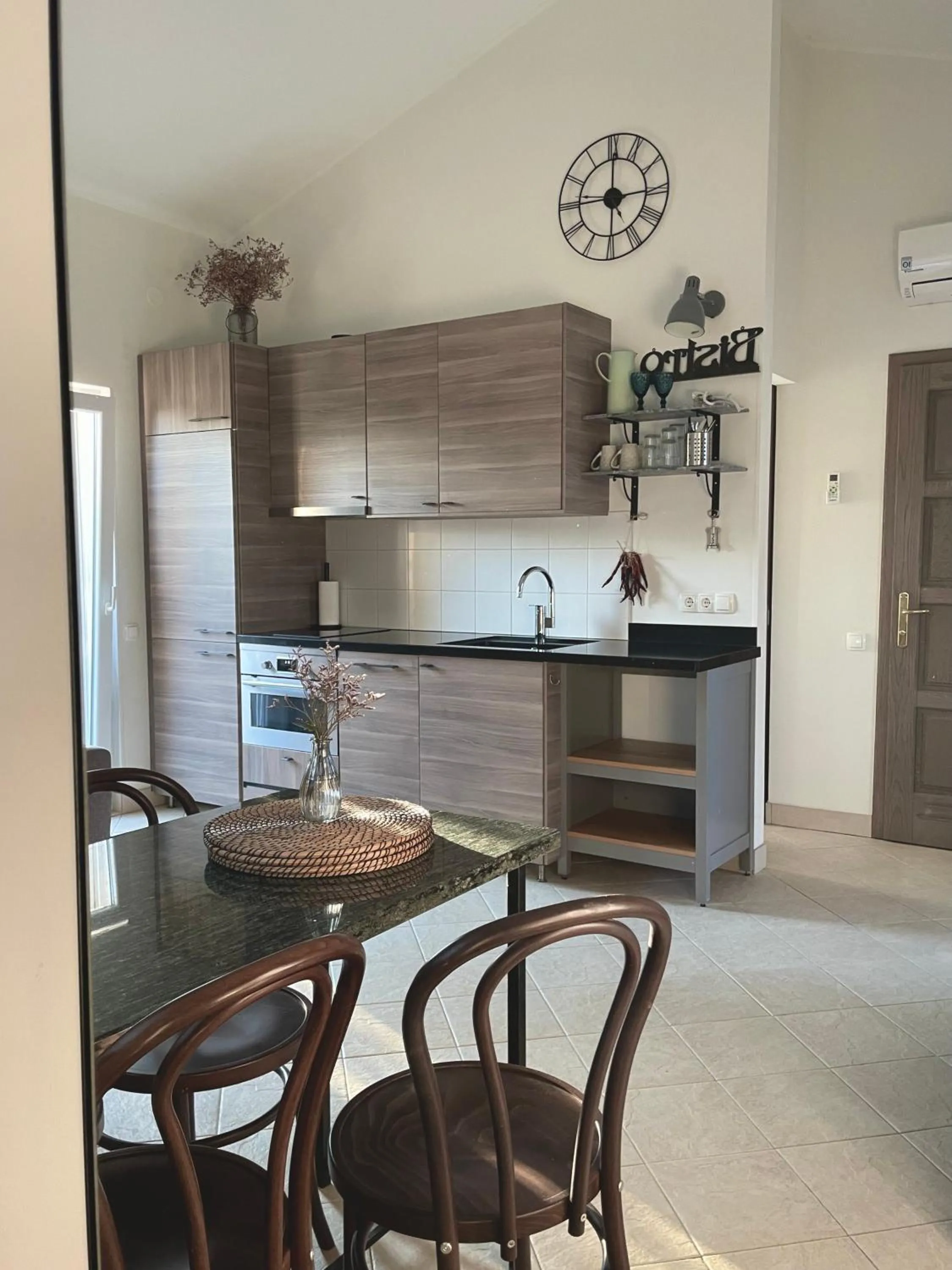 Dining area in Villa Lantana