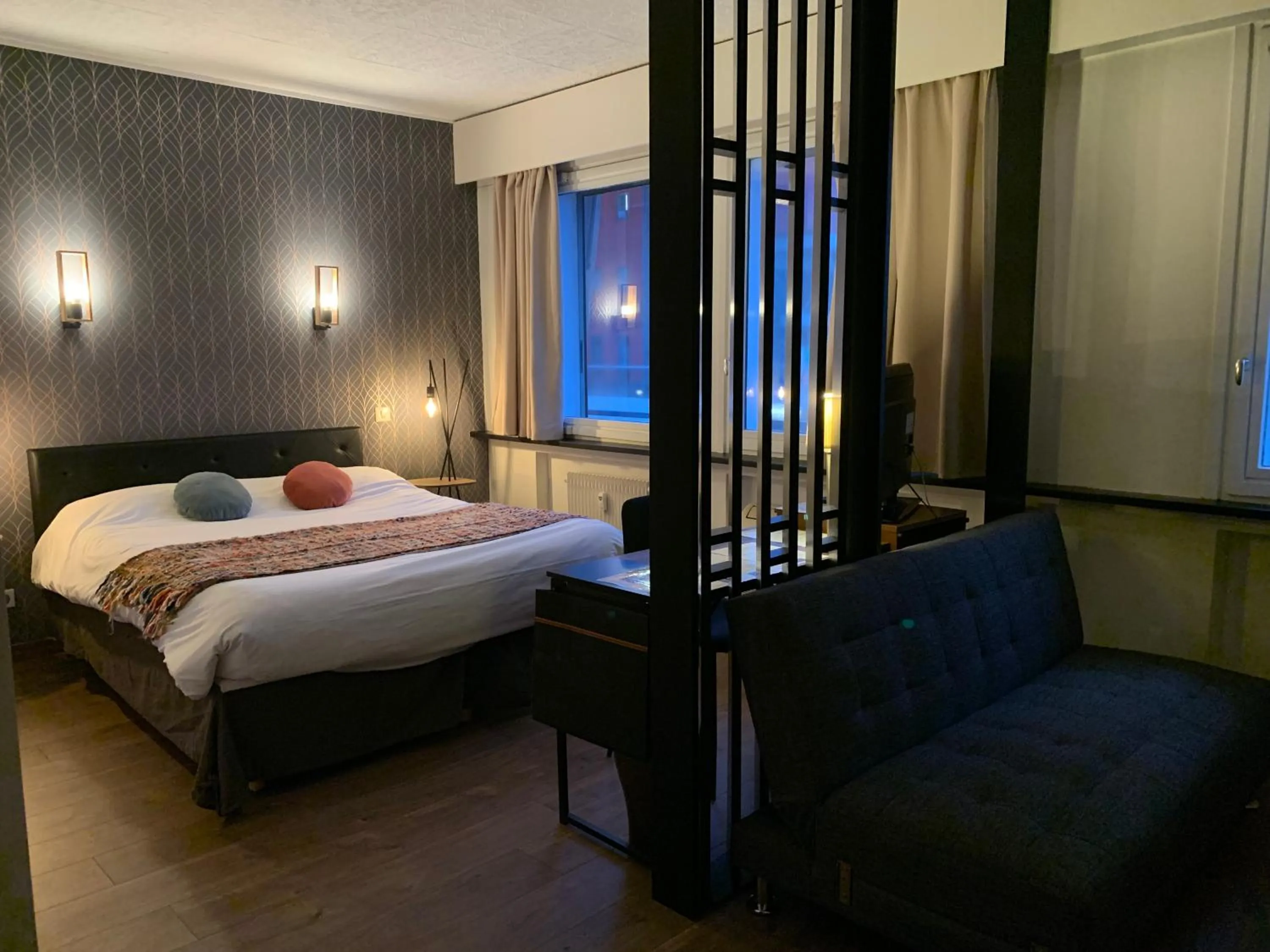 Photo of the whole room, Bed in Brit Hotel Roanne - Le Grand Hôtel