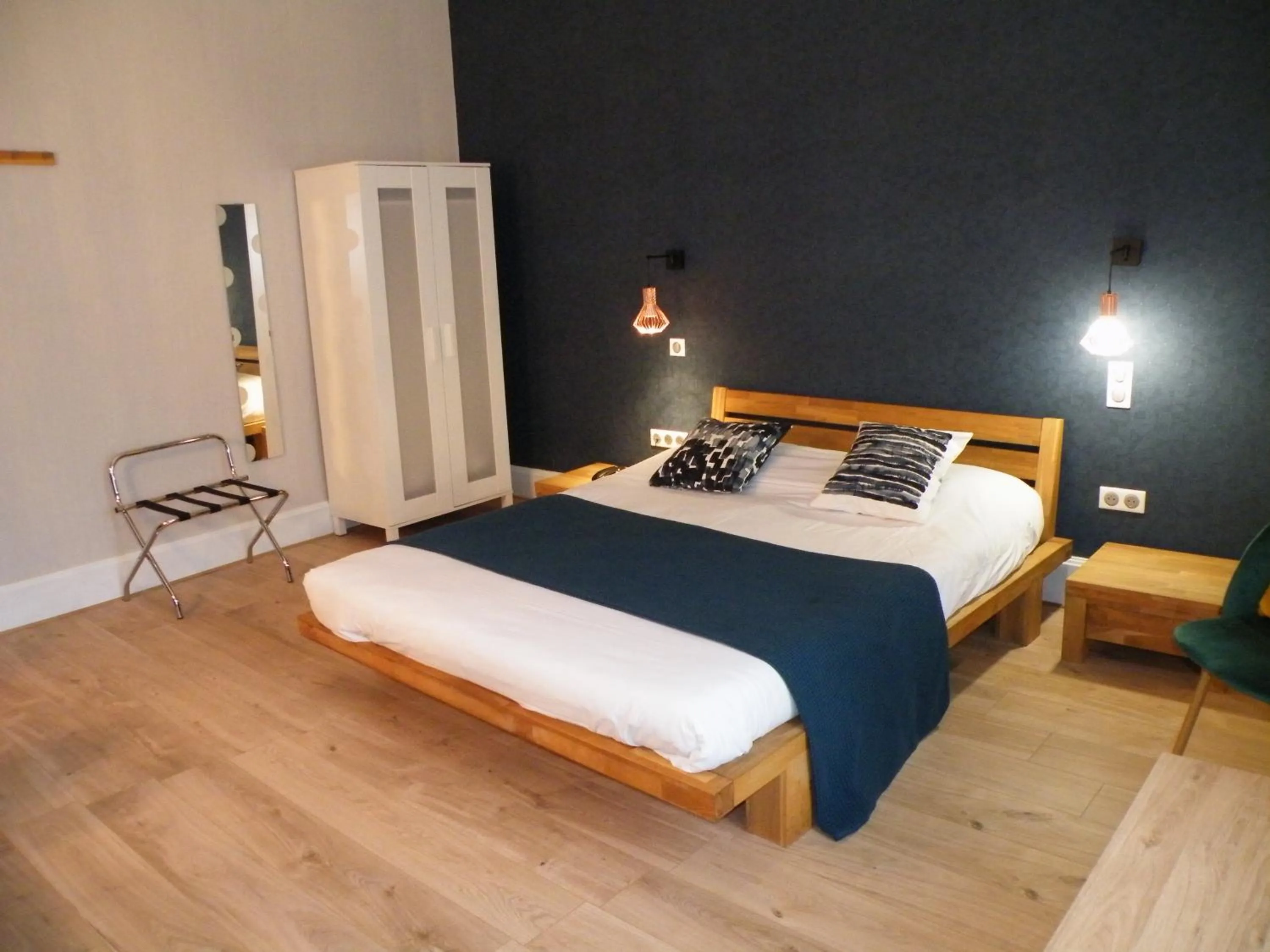 Bed in Brit Hotel Roanne - Le Grand Hôtel