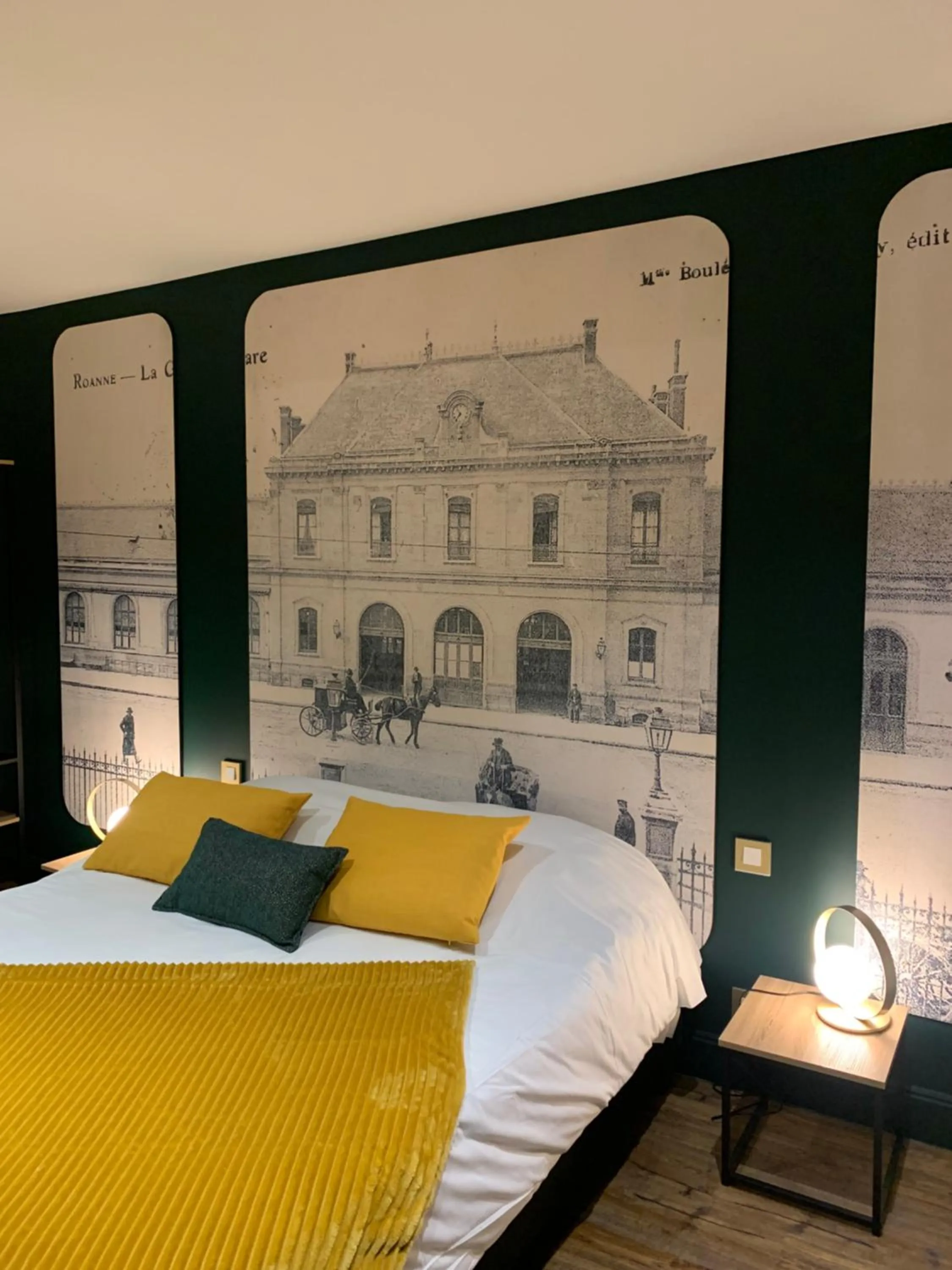 Bed in Brit Hotel Roanne - Le Grand Hôtel