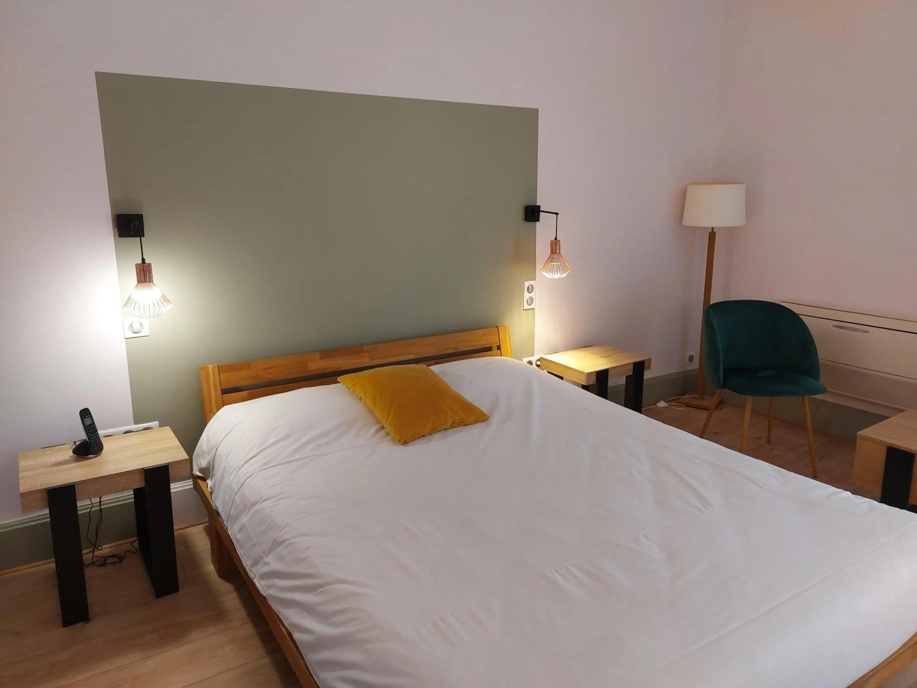 Bed in Brit Hotel Roanne - Le Grand Hôtel