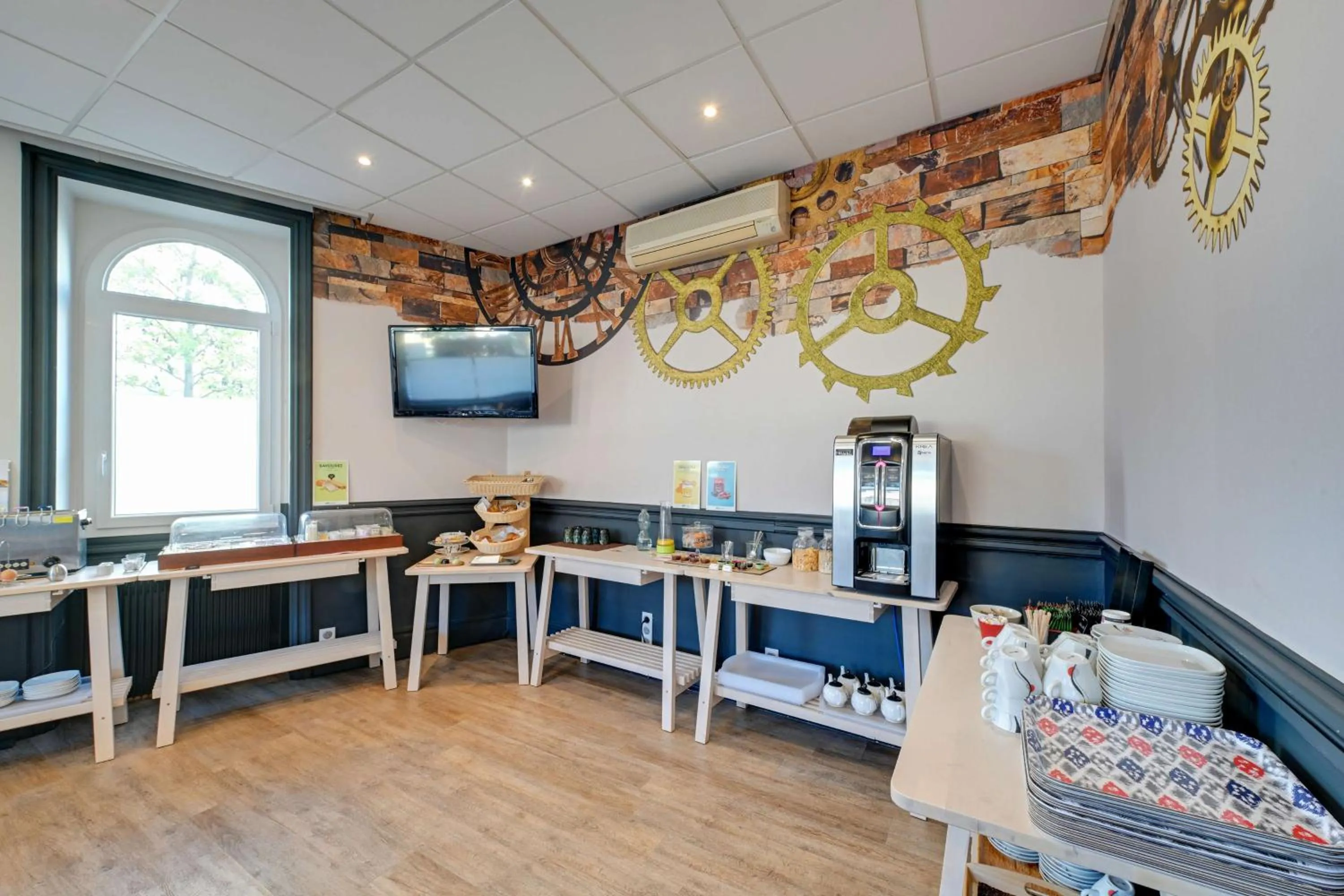 Breakfast in Brit Hotel Roanne - Le Grand Hôtel