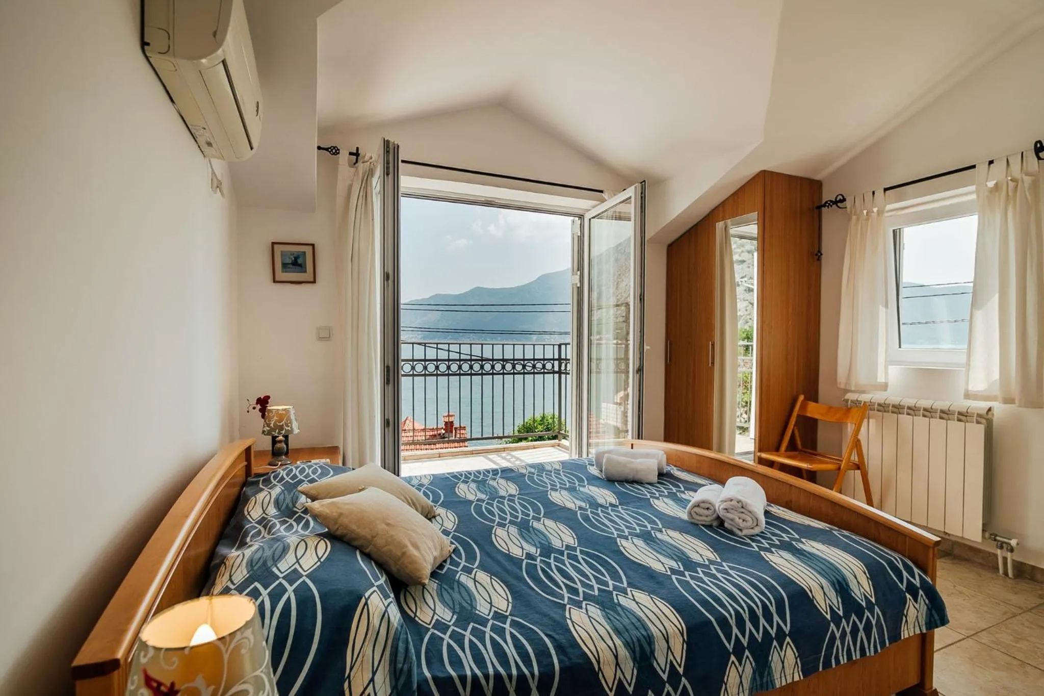 Bedroom, Bed in Spacious Family 4BR Seaside House, Fantastic Sea Views, 20 Meters to Beach