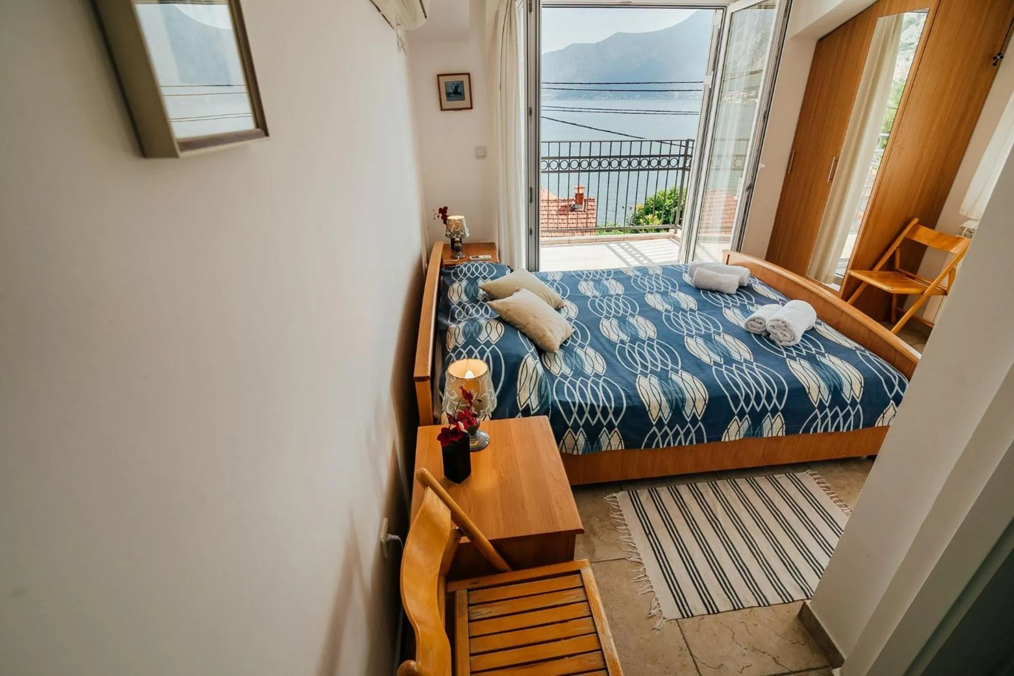 Bedroom, Bed in Spacious Family 4BR Seaside House, Fantastic Sea Views, 20 Meters to Beach