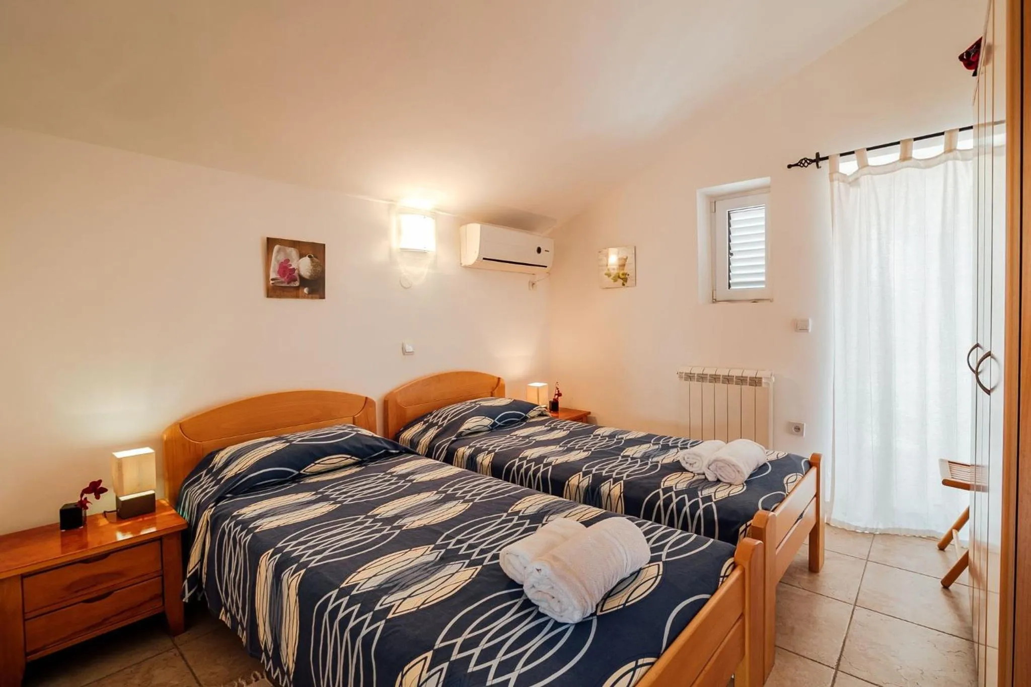 Bedroom, Bed in Spacious Family 4BR Seaside House, Fantastic Sea Views, 20 Meters to Beach