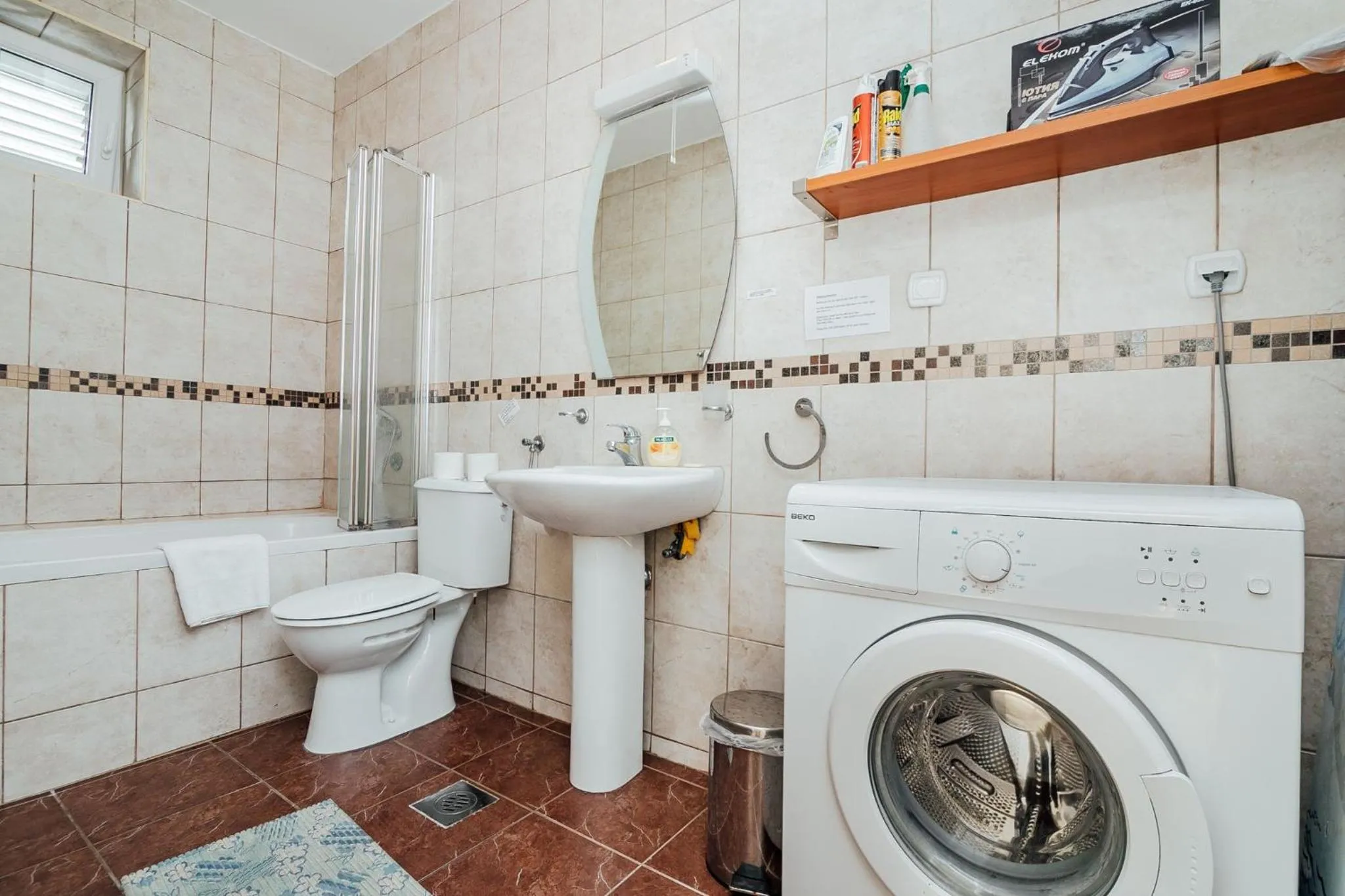 Bathroom in Spacious Family 4BR Seaside House, Fantastic Sea Views, 20 Meters to Beach