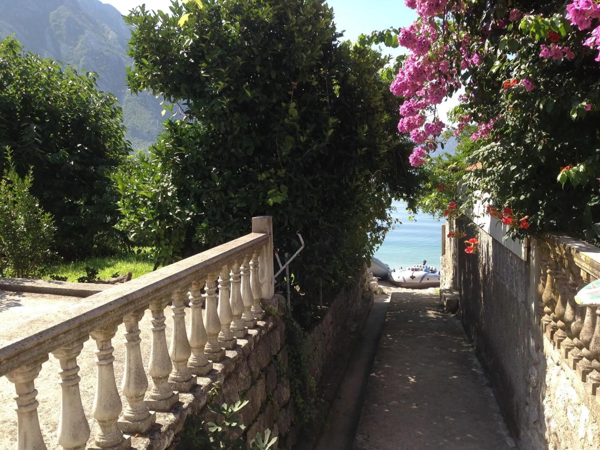 Beach in Spacious Family 4BR Seaside House, Fantastic Sea Views, 20 Meters to Beach
