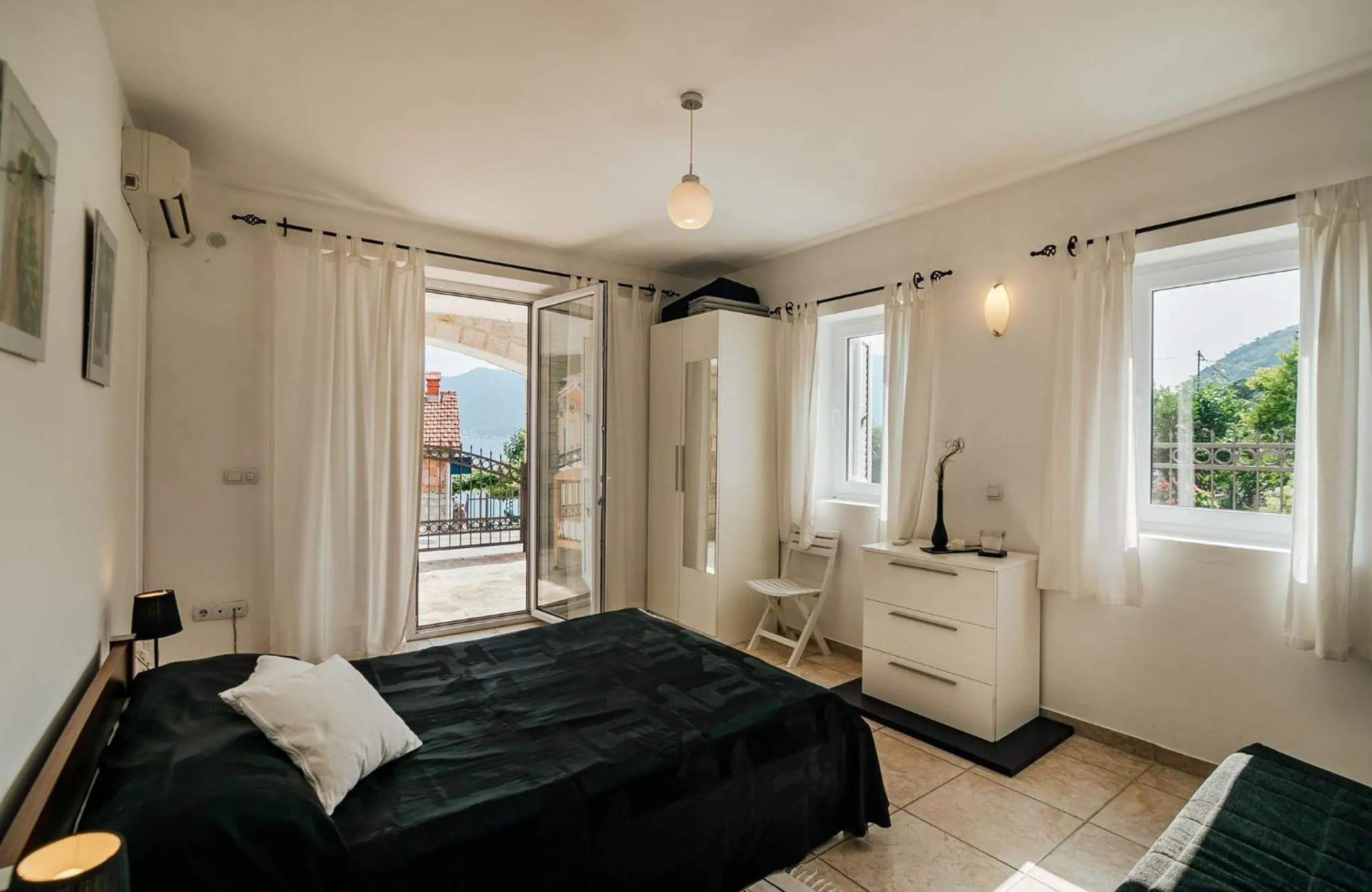Bedroom, Bed in Spacious Family 4BR Seaside House, Fantastic Sea Views, 20 Meters to Beach
