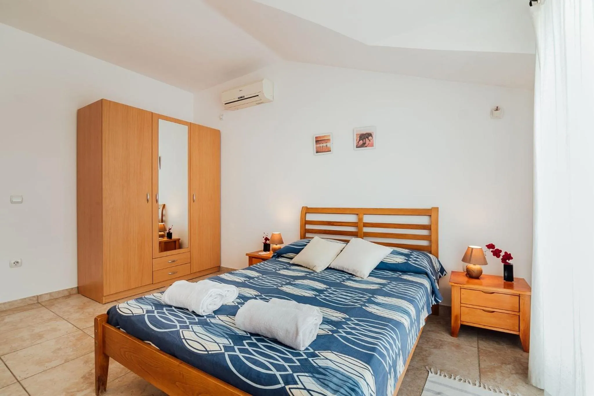 Bedroom, Bed in Spacious Family 4BR Seaside House, Fantastic Sea Views, 20 Meters to Beach