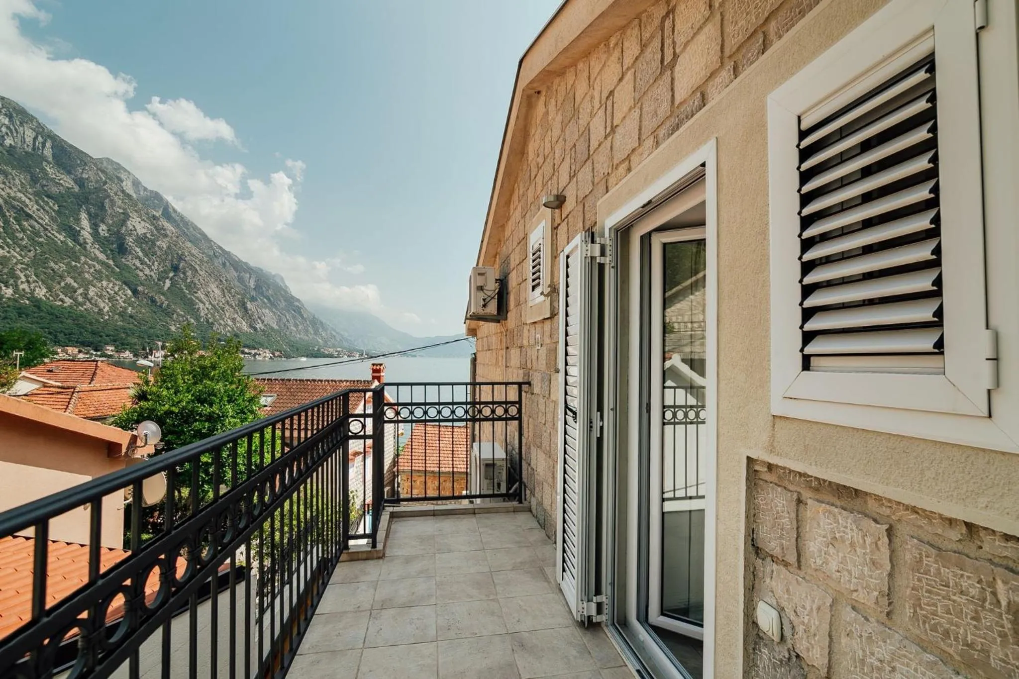 Balcony/Terrace in Spacious Family 4BR Seaside House, Fantastic Sea Views, 20 Meters to Beach