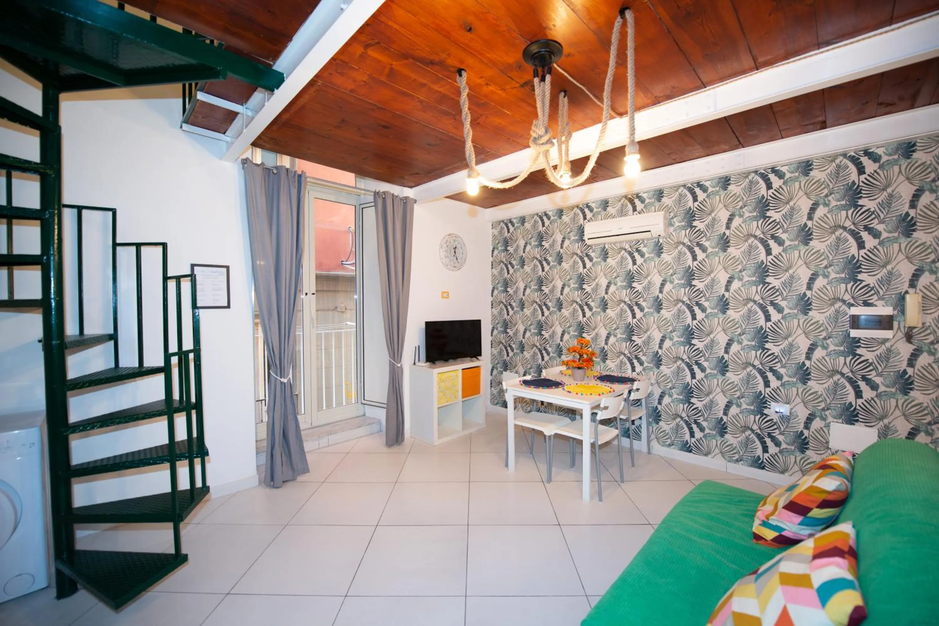 Bianca Napoli Suite