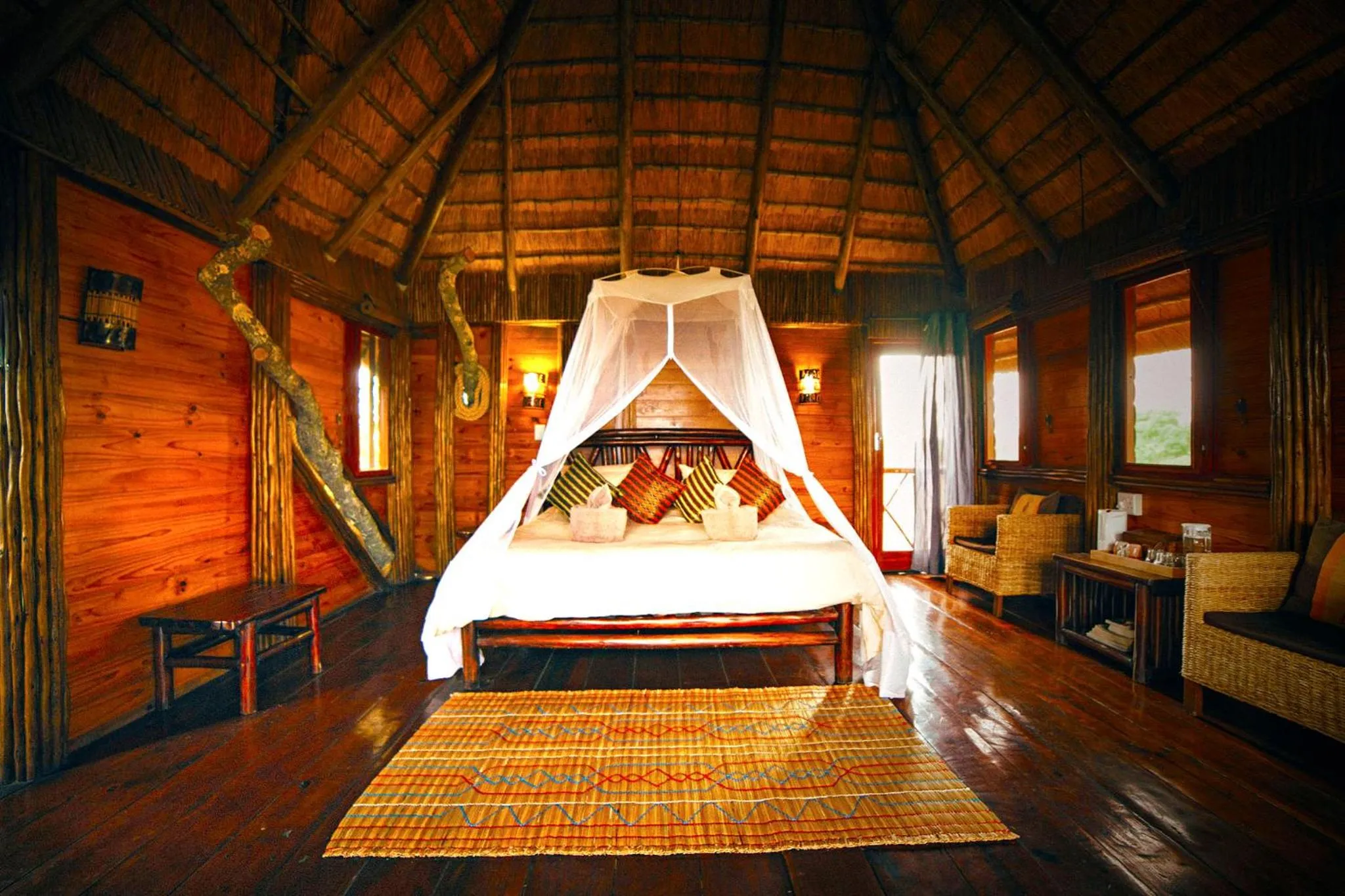 Photo of the whole room, Bed in Pezulu Tree House Lodge