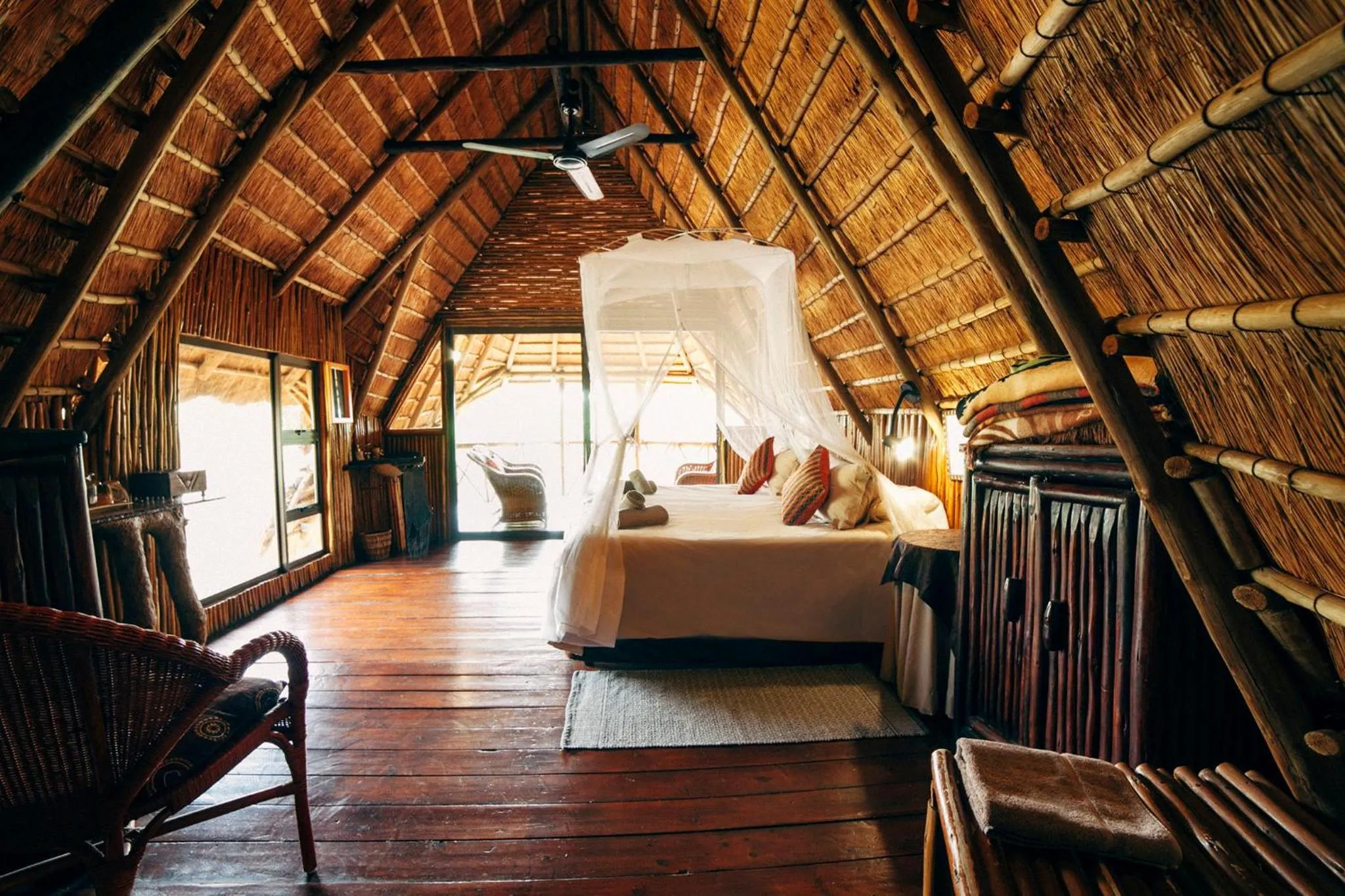 Bed in Pezulu Tree House Lodge