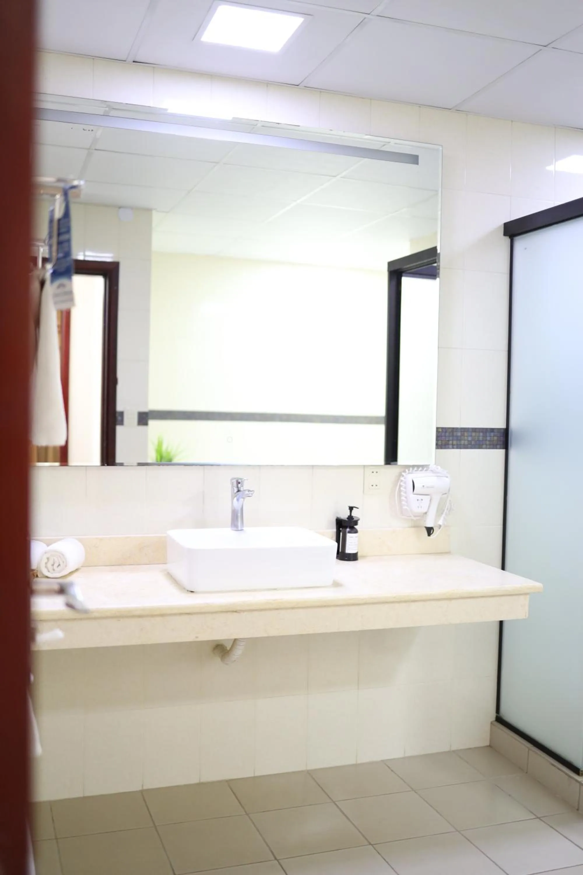 Bathroom in Howard Johnson Ciudad del Este