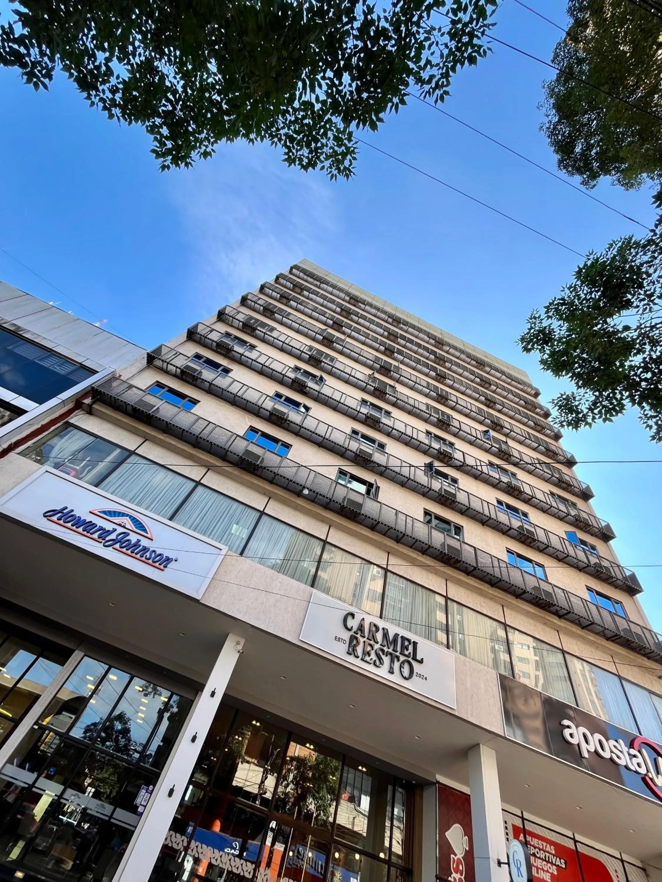 Property building in Howard Johnson Ciudad del Este