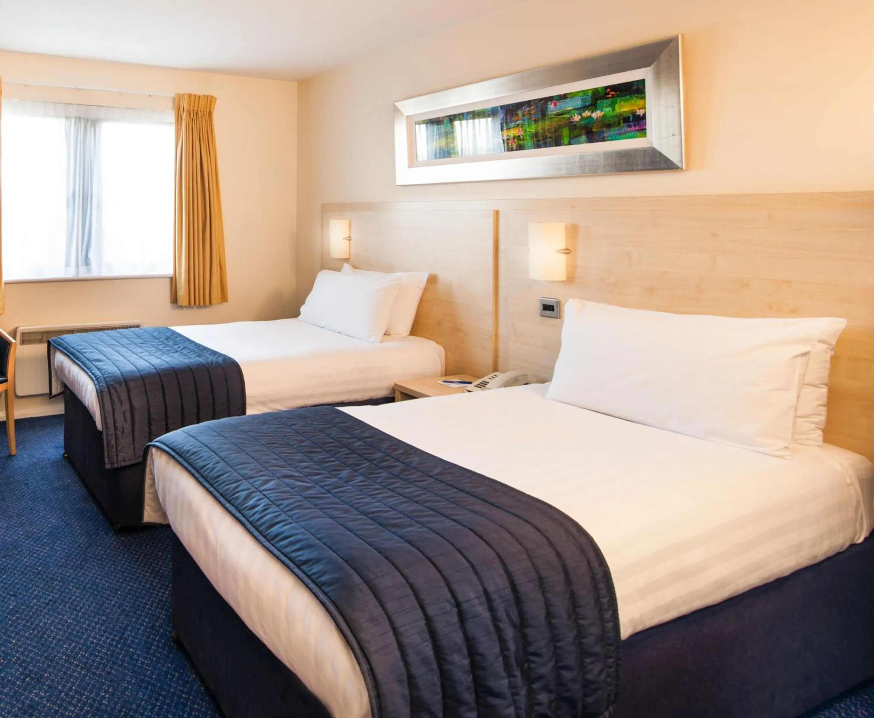 Bed in Leonardo Inn Aberdeen Airport