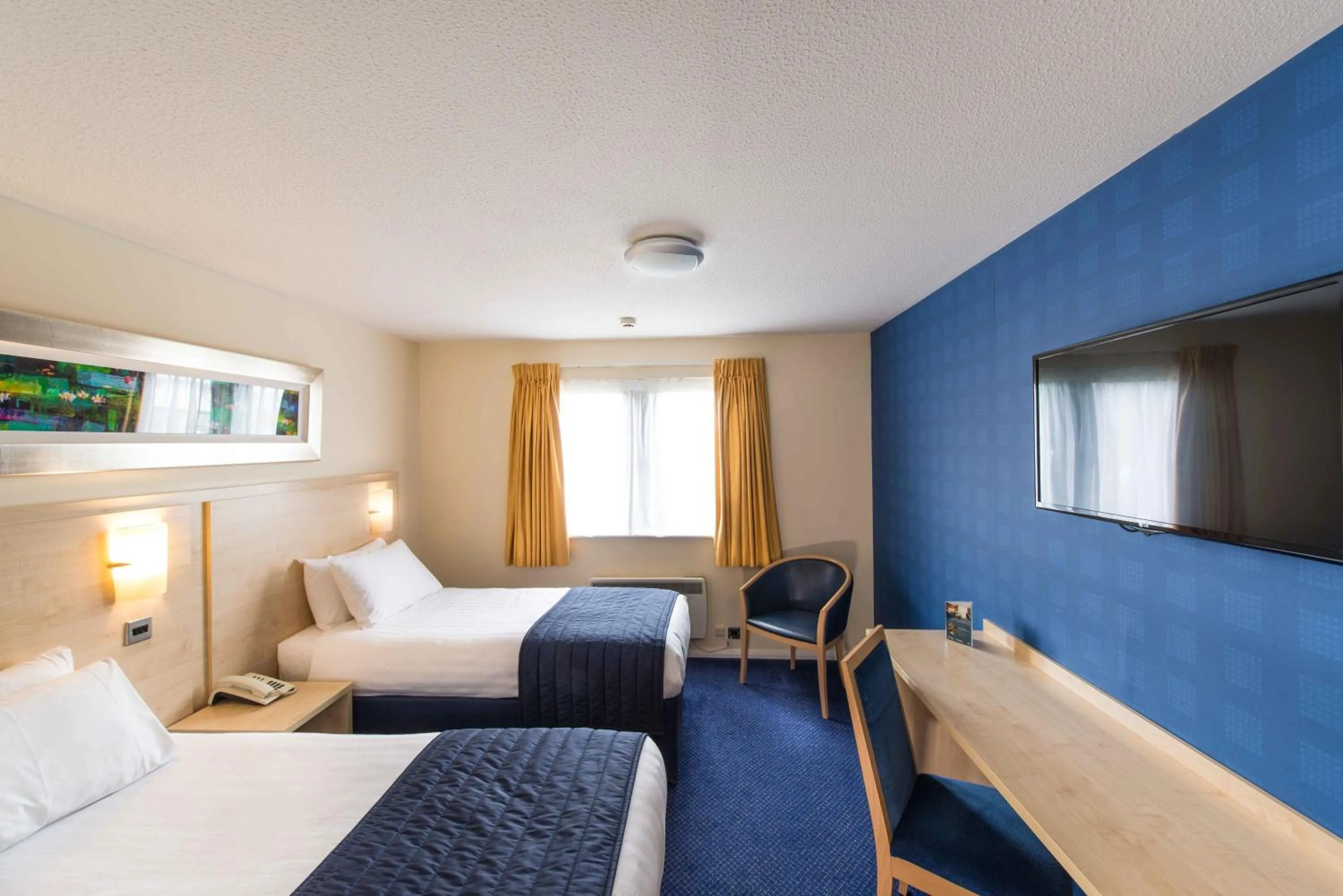 Standard Twin Room in Leonardo Inn Aberdeen Airport
