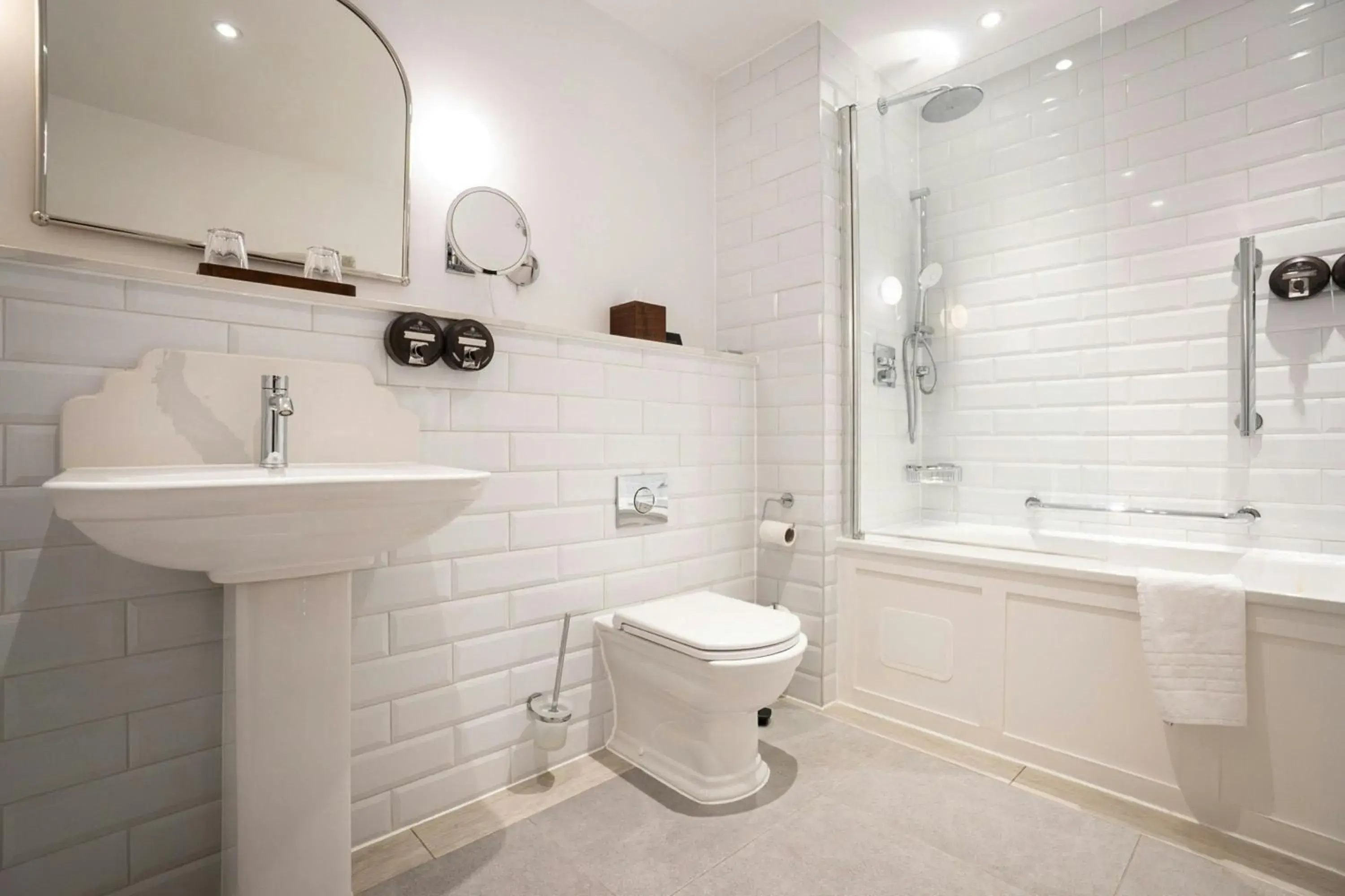 Superior Twin Room with Courtyard View in Billesley Manor Hotel & Spa, a Tribute Portfolio Hotel Superior Twin Room with Courtyard View in Billesley Manor Hotel & Spa, a Tribute Portfolio Hotel