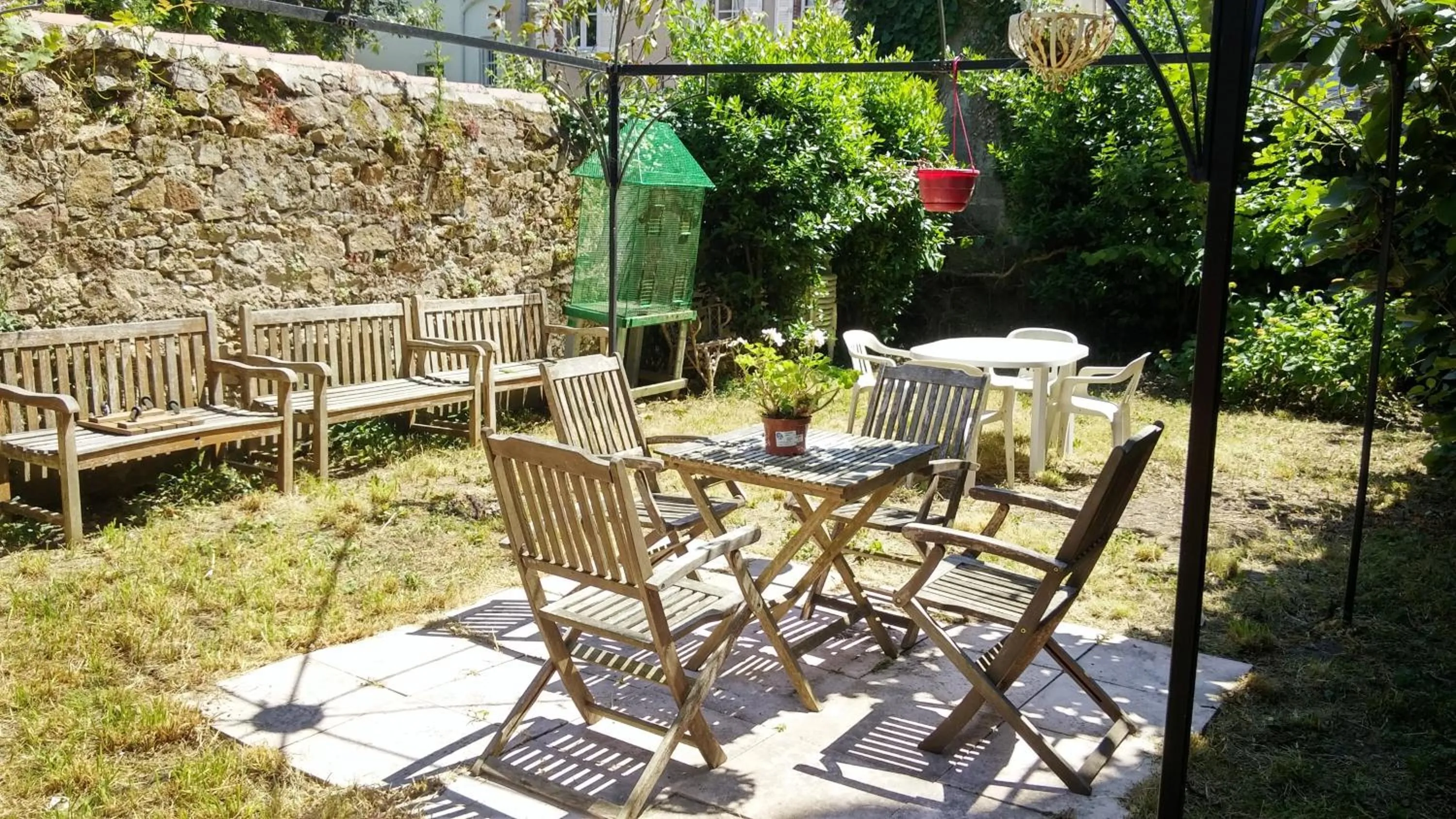 Patio in Cit'Hotel Marie Stuart