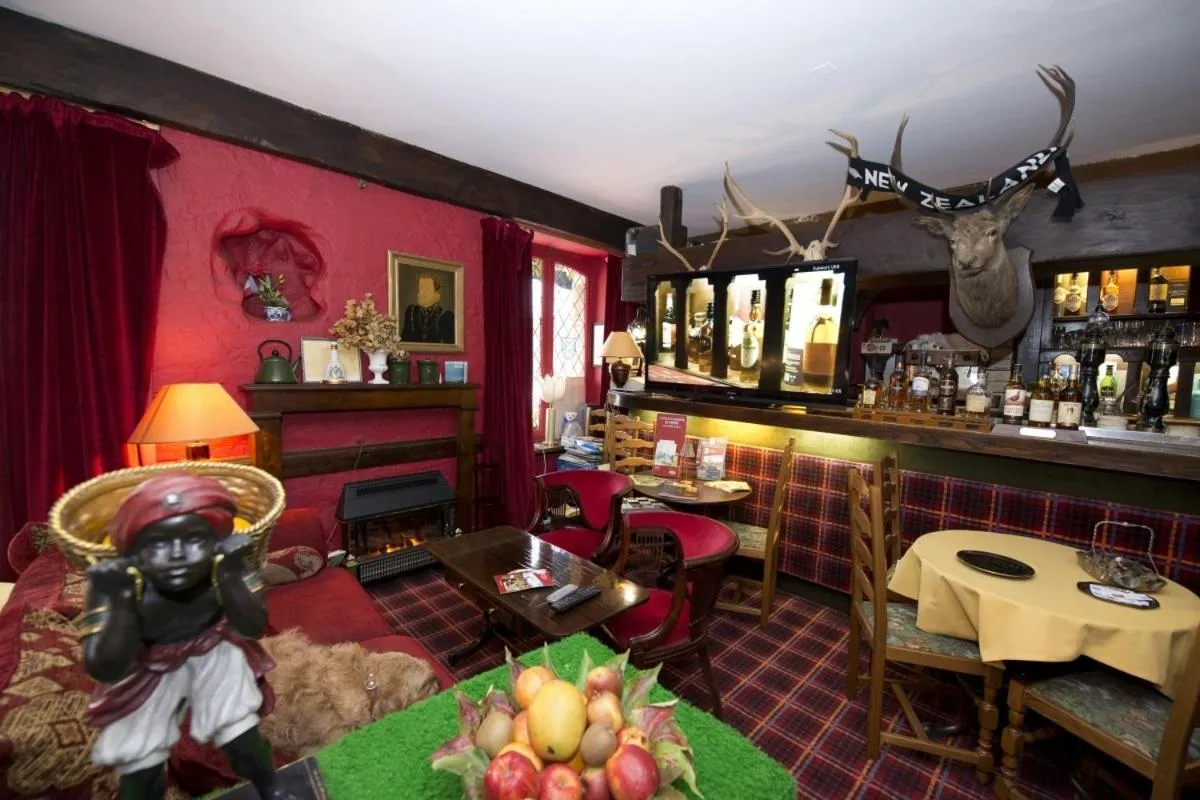 Communal lounge/ TV room in Cit'Hotel Marie Stuart