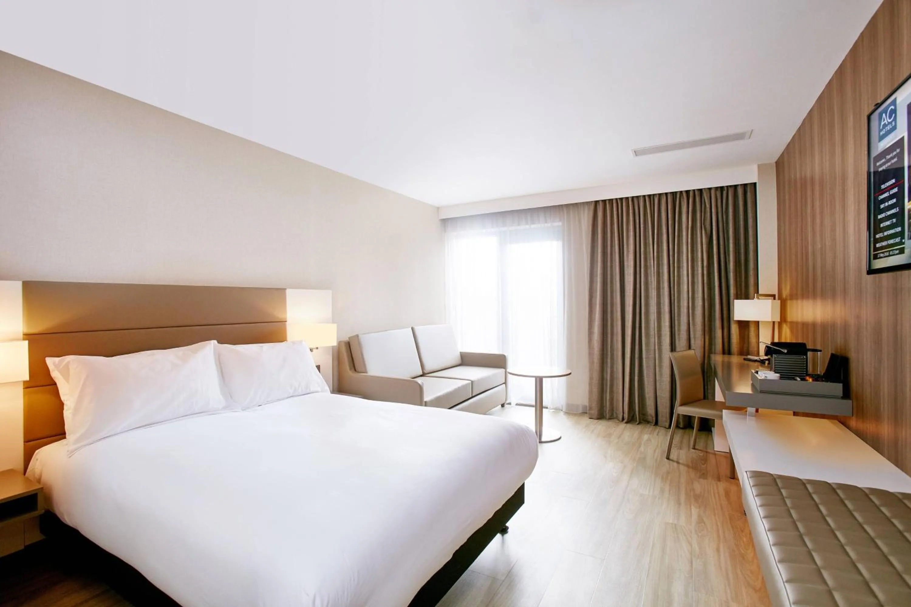 Photo of the whole room, Bed in AC Hotel by Marriott Birmingham