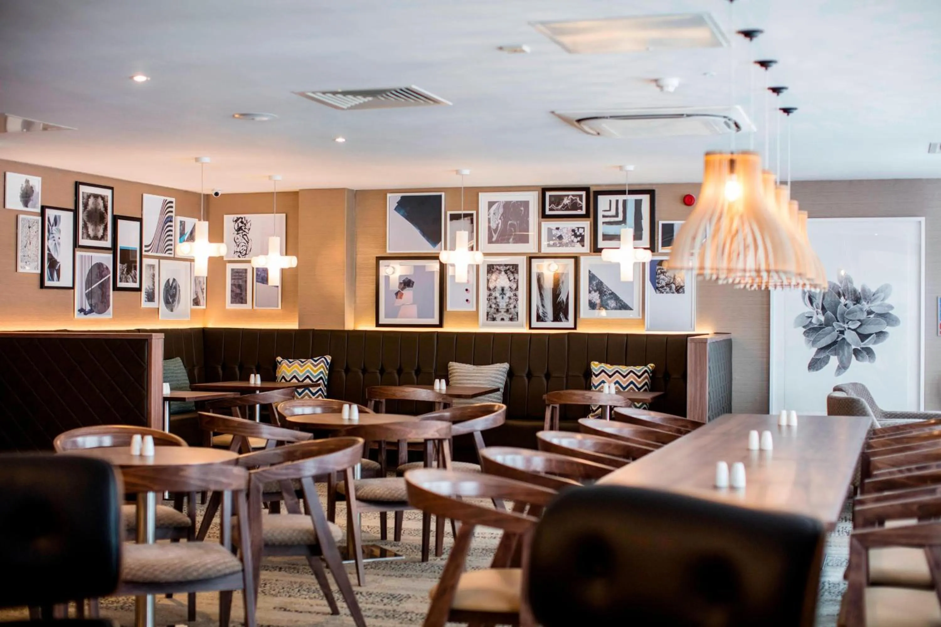 Lounge or bar in AC Hotel by Marriott Birmingham