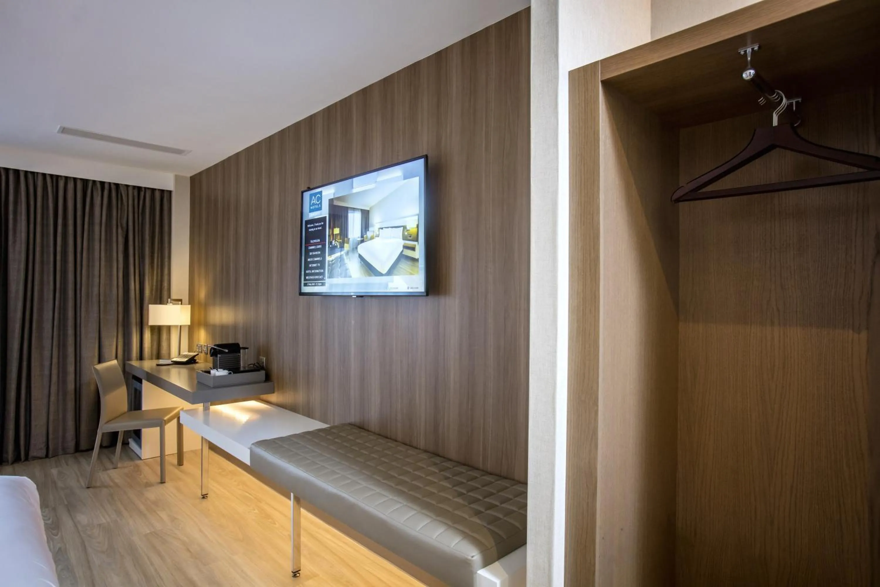 TV and multimedia, Bed in AC Hotel by Marriott Birmingham