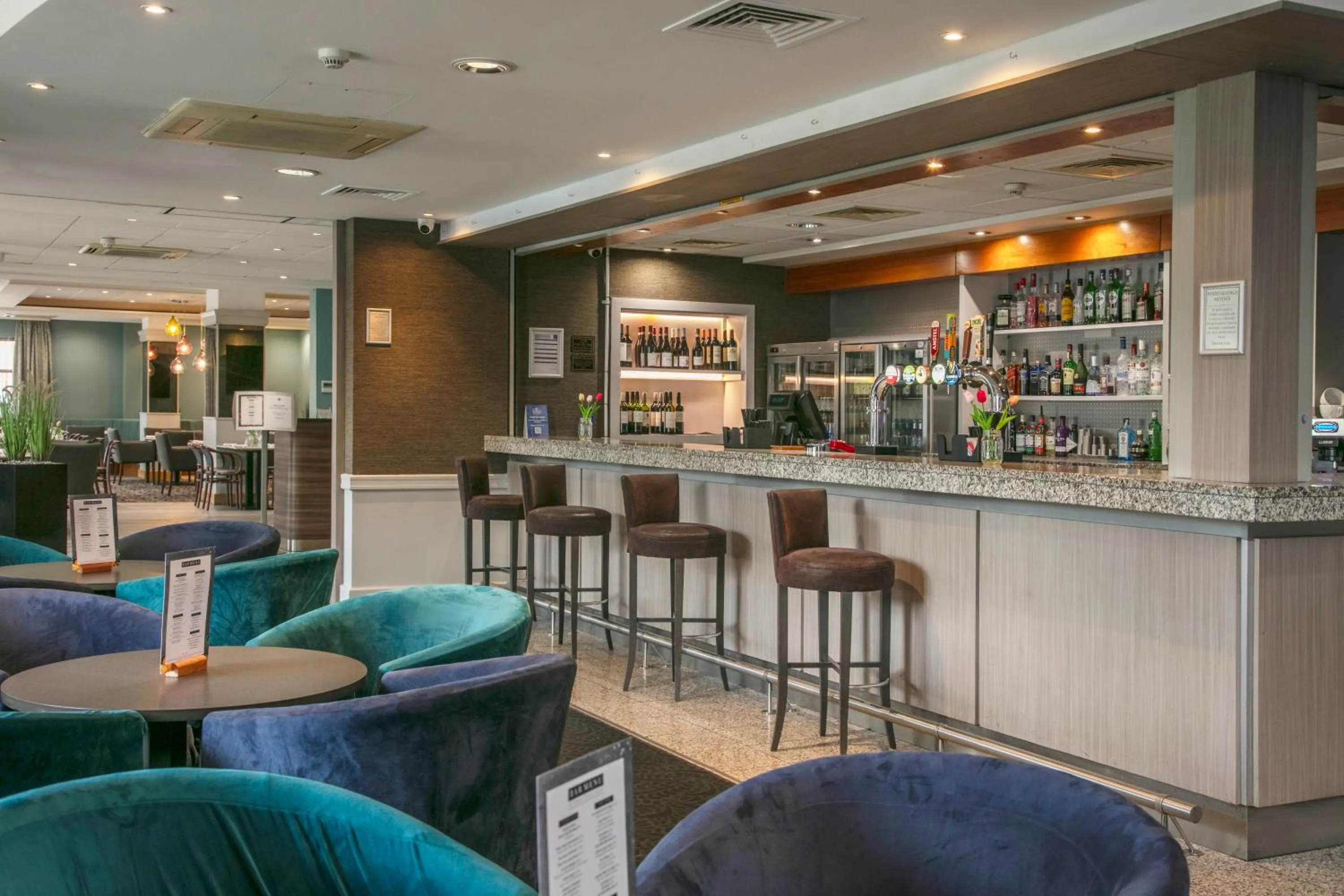 Lounge or bar in Cresta Court Hotel