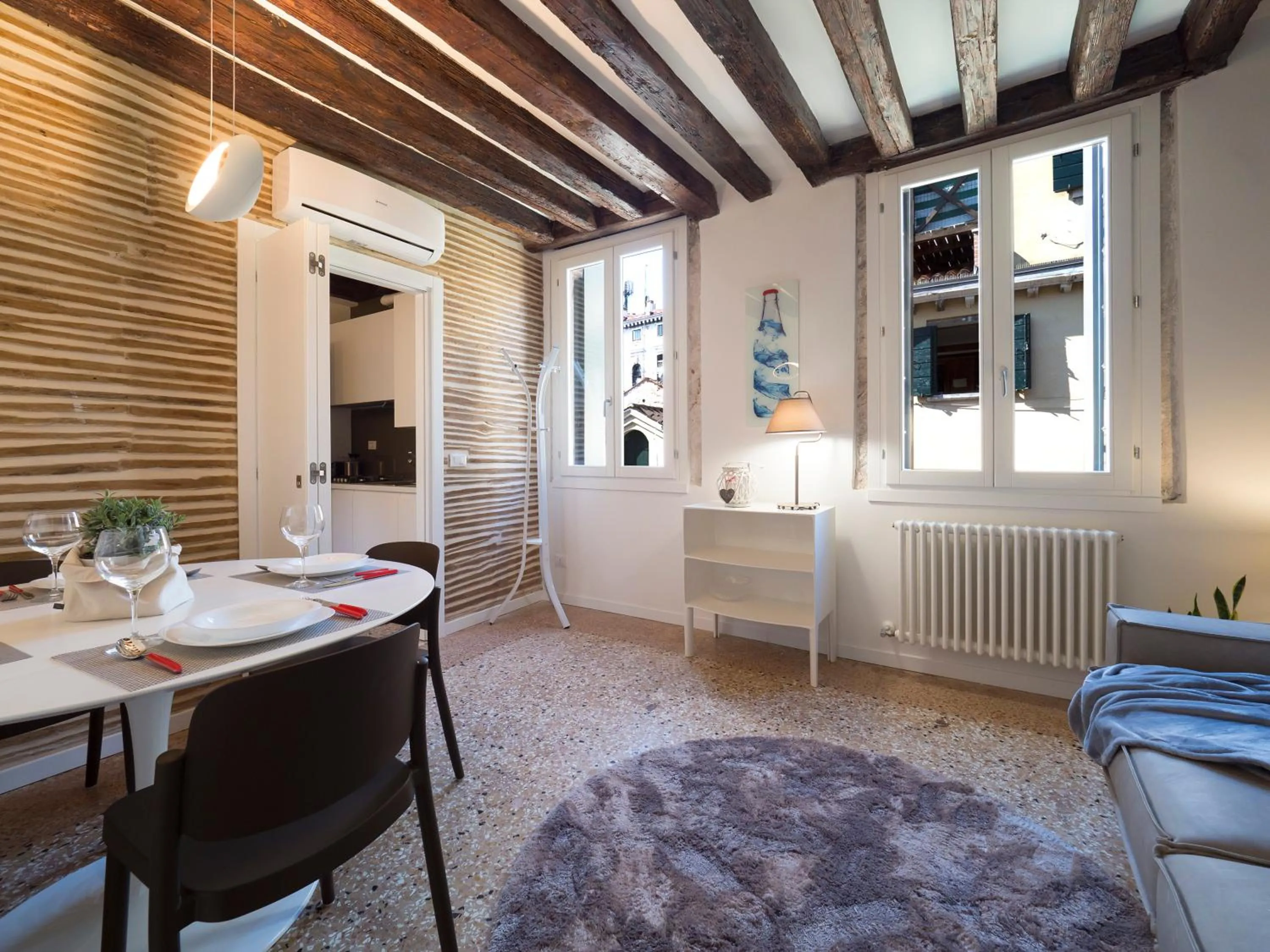 Living room in Majestic Rialto House by Wonderful Italy