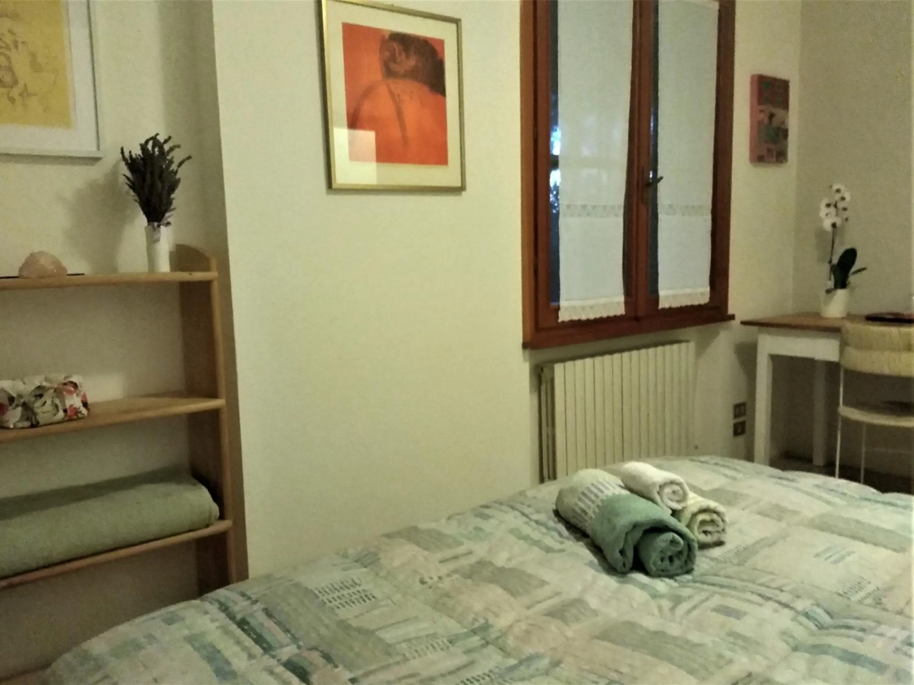 Bedroom, Bed in Home Meditamondo