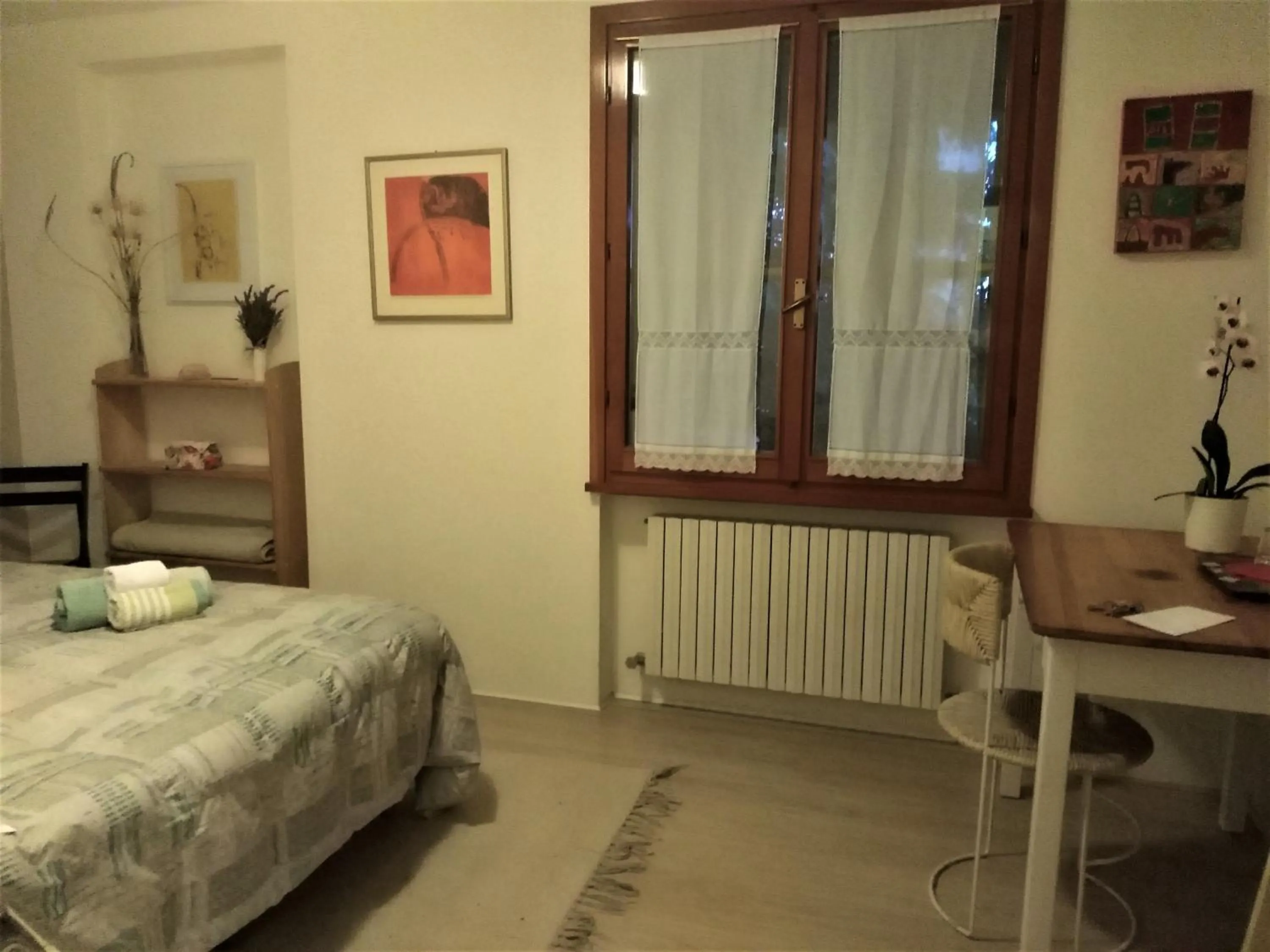 Bedroom, Bed in Home Meditamondo
