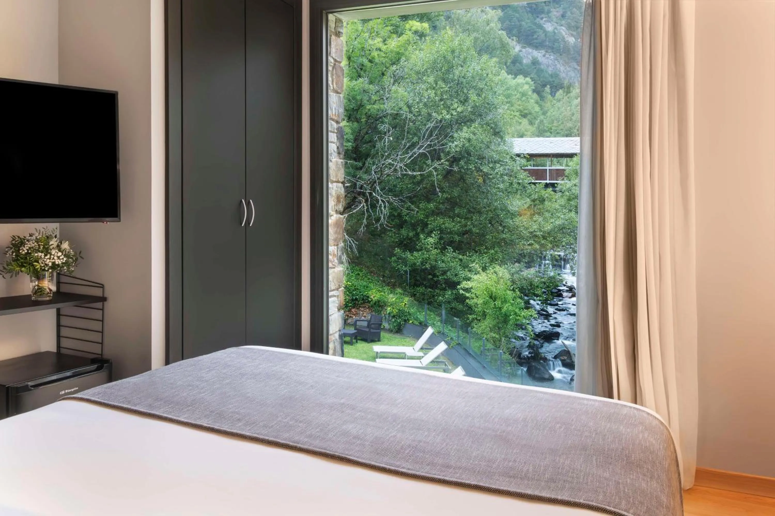 Bedroom, Bed in NH Collection Andorra Palomé