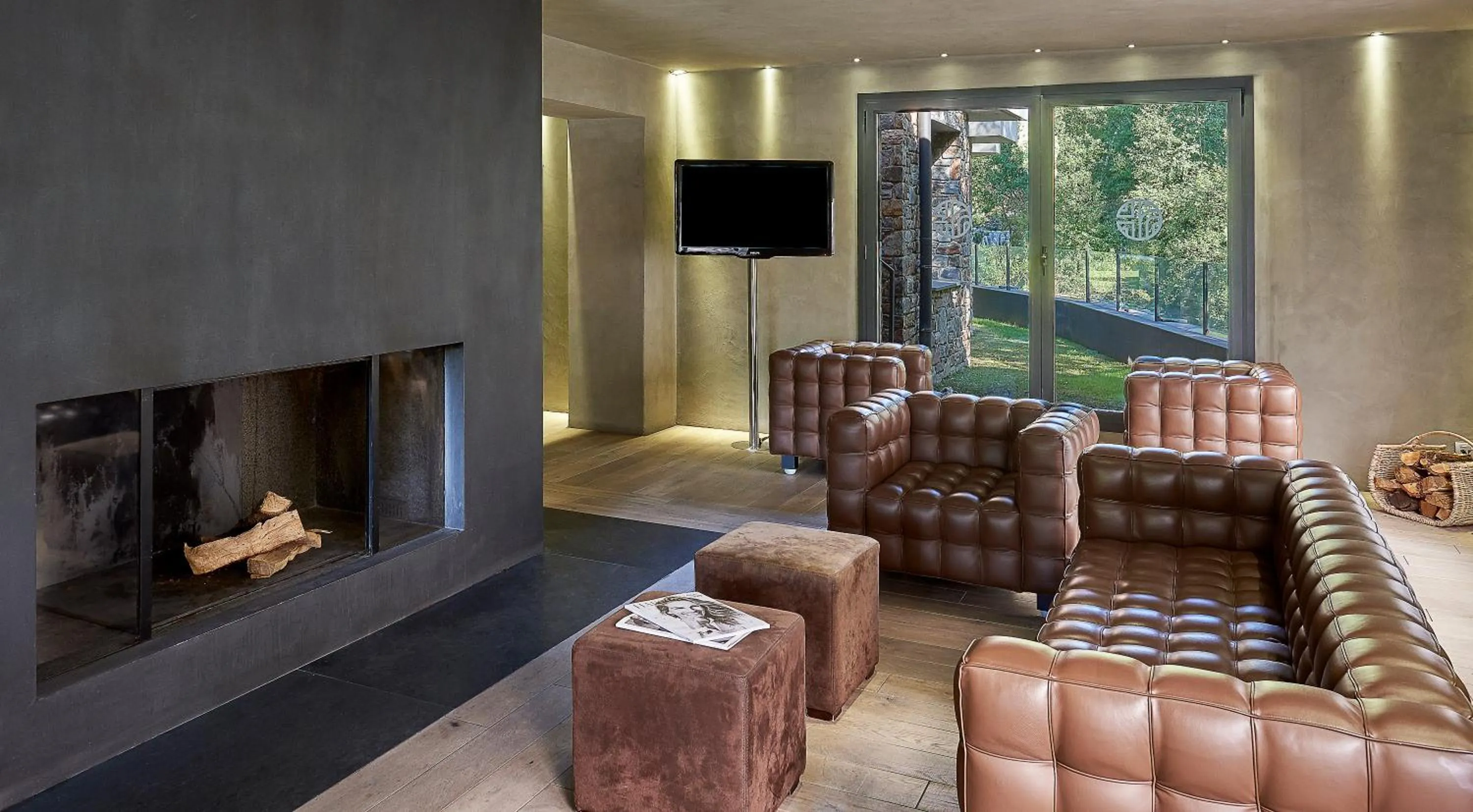 Lounge or bar in NH Collection Andorra Palomé